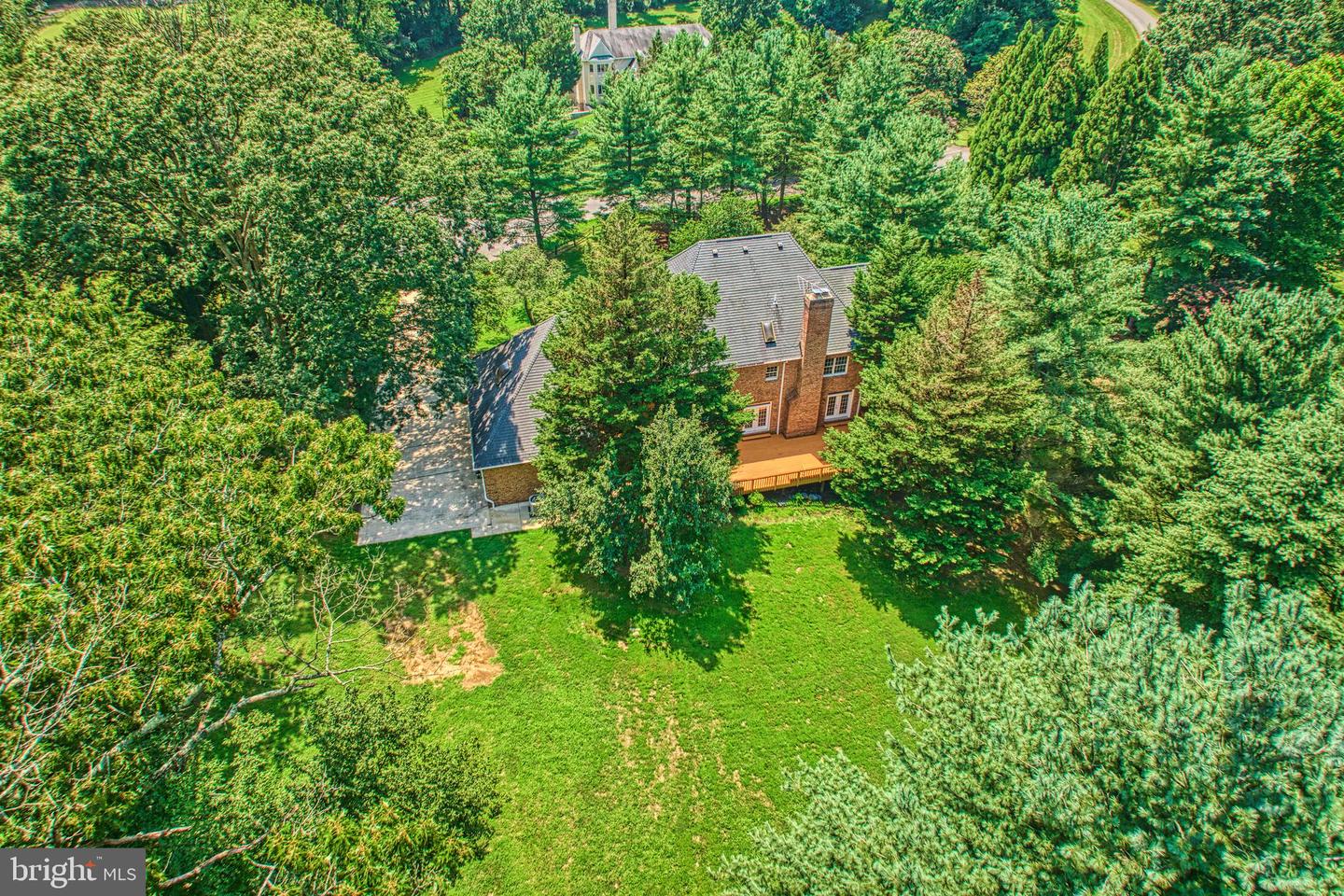 250 GOLDEN WOODS CT, GREAT FALLS, Virginia 22066, 5 Bedrooms Bedrooms, ,4 BathroomsBathrooms,Residential,For sale,250 GOLDEN WOODS CT,VAFX2253842 MLS # VAFX2253842
