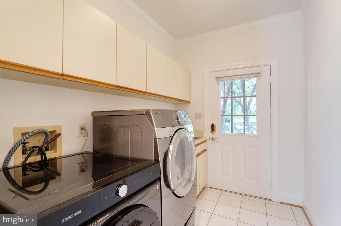 250 GOLDEN WOODS CT, GREAT FALLS, Virginia 22066, 5 Bedrooms Bedrooms, ,4 BathroomsBathrooms,Residential,For sale,250 GOLDEN WOODS CT,VAFX2253842 MLS # VAFX2253842