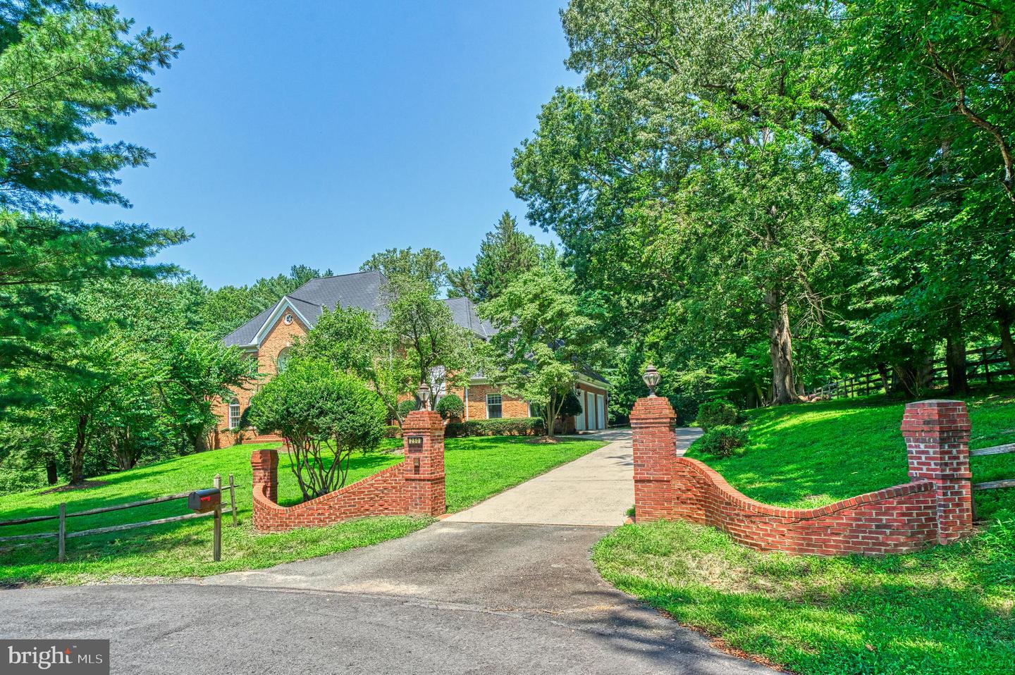 250 GOLDEN WOODS CT, GREAT FALLS, Virginia 22066, 5 Bedrooms Bedrooms, ,4 BathroomsBathrooms,Residential,For sale,250 GOLDEN WOODS CT,VAFX2253842 MLS # VAFX2253842