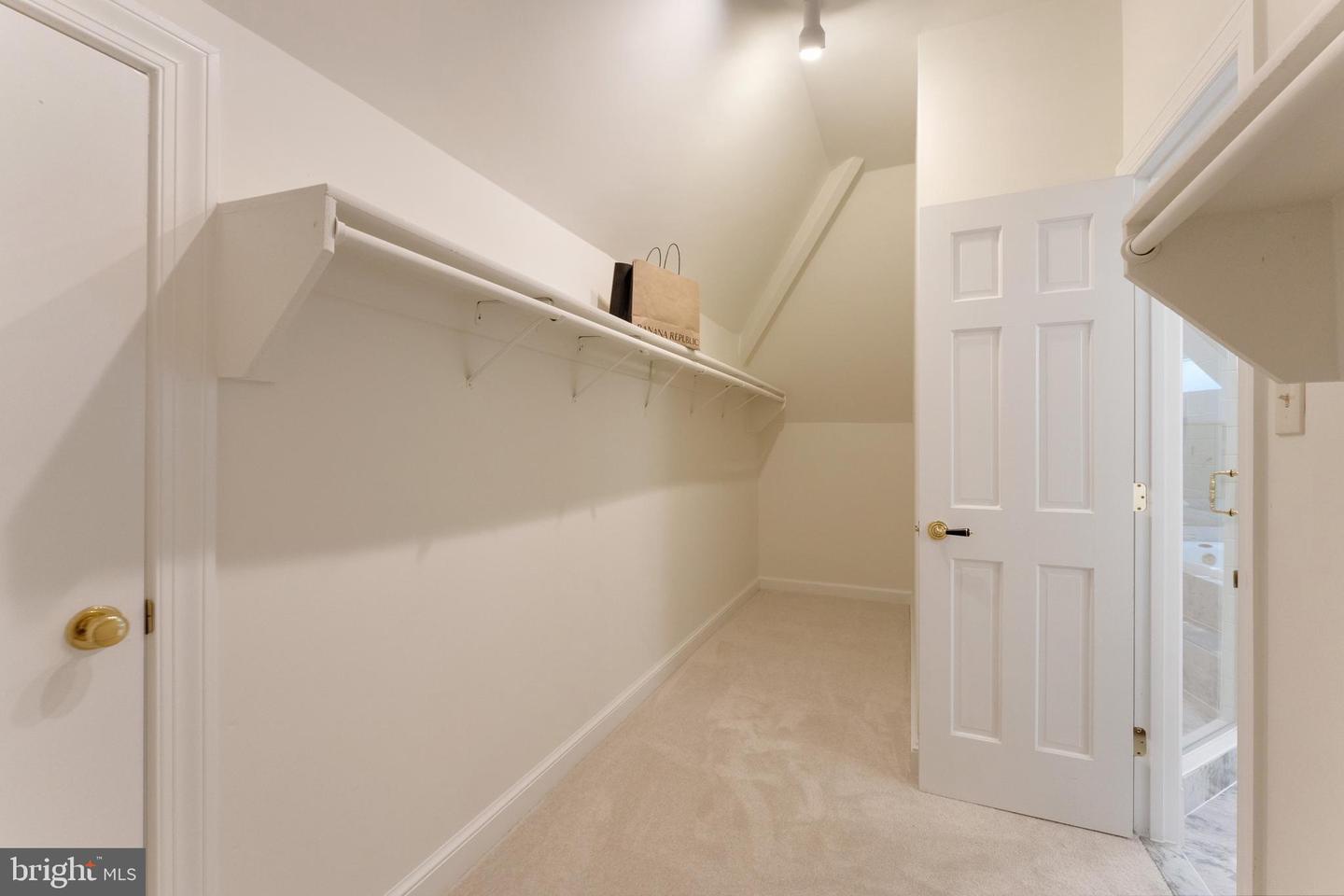 250 GOLDEN WOODS CT, GREAT FALLS, Virginia 22066, 5 Bedrooms Bedrooms, ,4 BathroomsBathrooms,Residential,For sale,250 GOLDEN WOODS CT,VAFX2253842 MLS # VAFX2253842
