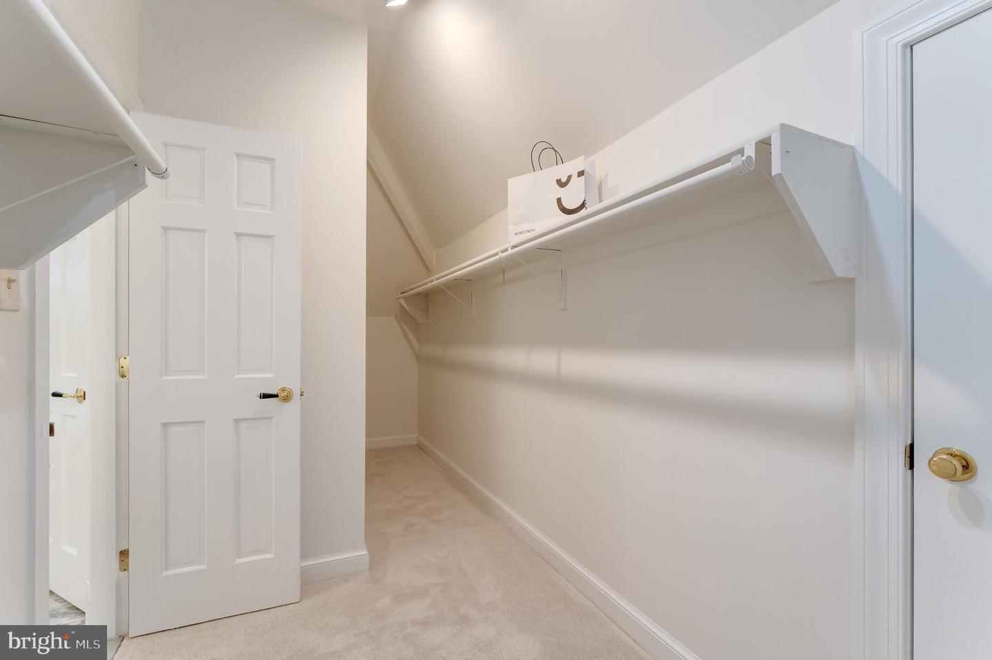 250 GOLDEN WOODS CT, GREAT FALLS, Virginia 22066, 5 Bedrooms Bedrooms, ,4 BathroomsBathrooms,Residential,For sale,250 GOLDEN WOODS CT,VAFX2253842 MLS # VAFX2253842