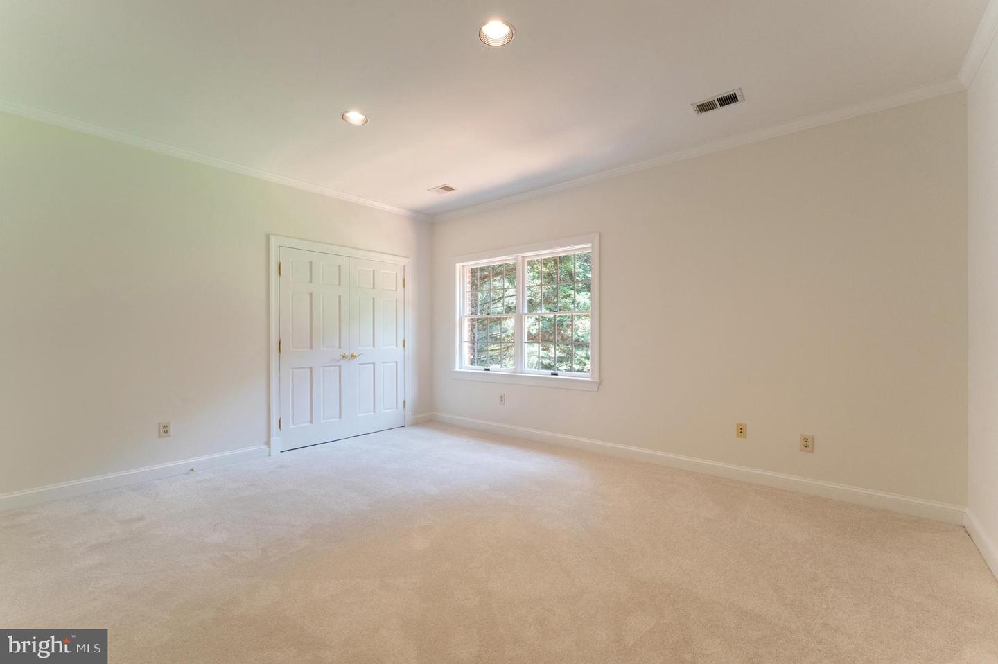 250 GOLDEN WOODS CT, GREAT FALLS, Virginia 22066, 5 Bedrooms Bedrooms, ,4 BathroomsBathrooms,Residential,For sale,250 GOLDEN WOODS CT,VAFX2253842 MLS # VAFX2253842