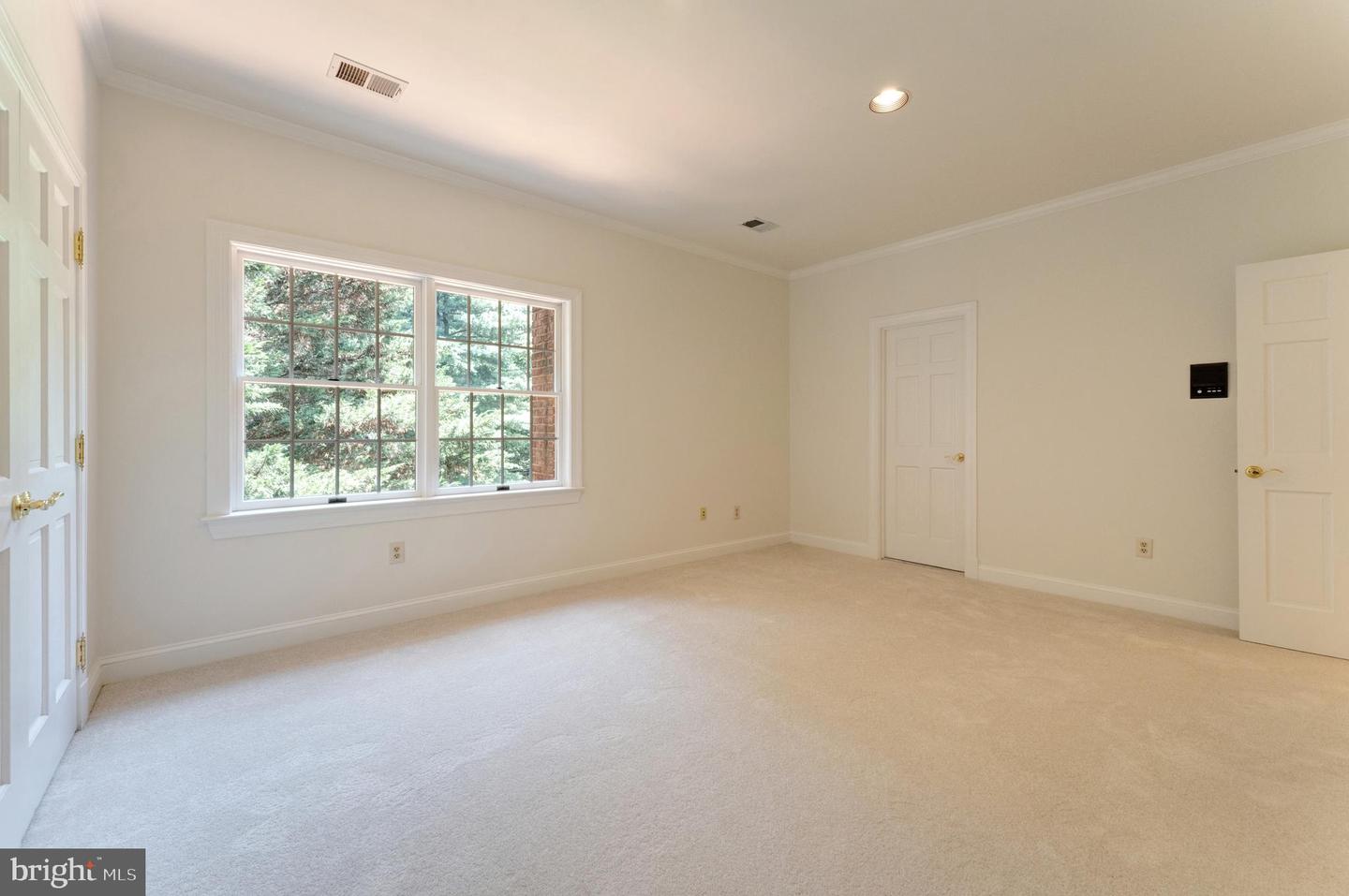 250 GOLDEN WOODS CT, GREAT FALLS, Virginia 22066, 5 Bedrooms Bedrooms, ,4 BathroomsBathrooms,Residential,For sale,250 GOLDEN WOODS CT,VAFX2253842 MLS # VAFX2253842