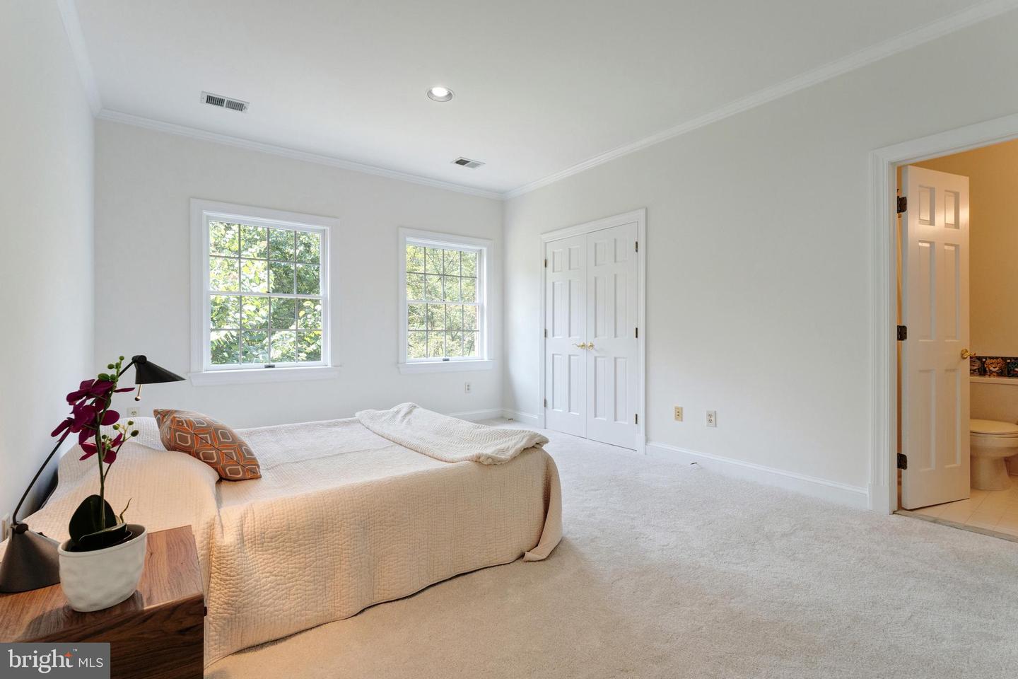 250 GOLDEN WOODS CT, GREAT FALLS, Virginia 22066, 5 Bedrooms Bedrooms, ,4 BathroomsBathrooms,Residential,For sale,250 GOLDEN WOODS CT,VAFX2253842 MLS # VAFX2253842