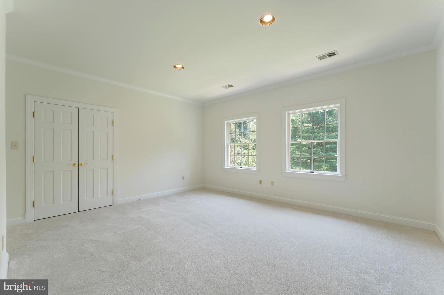 250 GOLDEN WOODS CT, GREAT FALLS, Virginia 22066, 5 Bedrooms Bedrooms, ,4 BathroomsBathrooms,Residential,For sale,250 GOLDEN WOODS CT,VAFX2253842 MLS # VAFX2253842