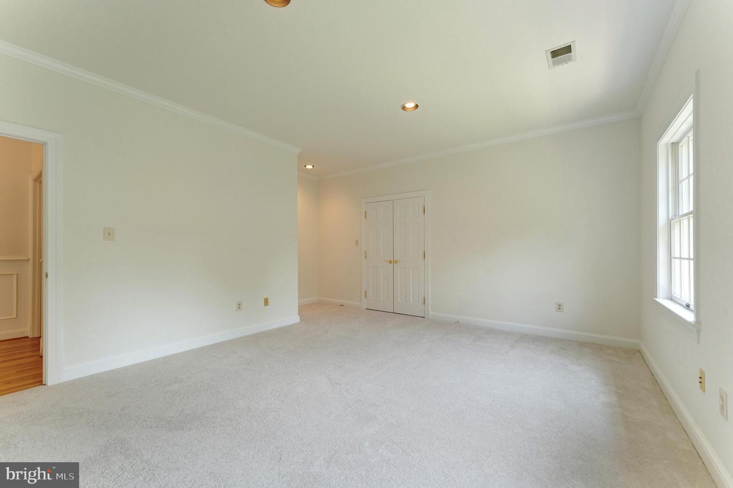 250 GOLDEN WOODS CT, GREAT FALLS, Virginia 22066, 5 Bedrooms Bedrooms, ,4 BathroomsBathrooms,Residential,For sale,250 GOLDEN WOODS CT,VAFX2253842 MLS # VAFX2253842