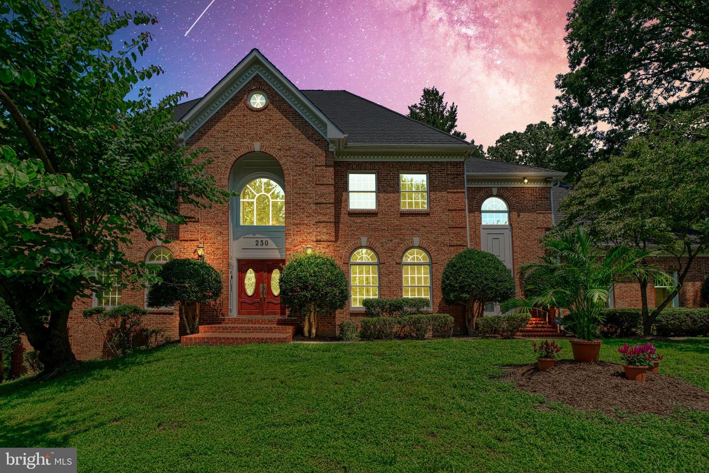 250 GOLDEN WOODS CT, GREAT FALLS, Virginia 22066, 5 Bedrooms Bedrooms, ,4 BathroomsBathrooms,Residential,For sale,250 GOLDEN WOODS CT,VAFX2253842 MLS # VAFX2253842