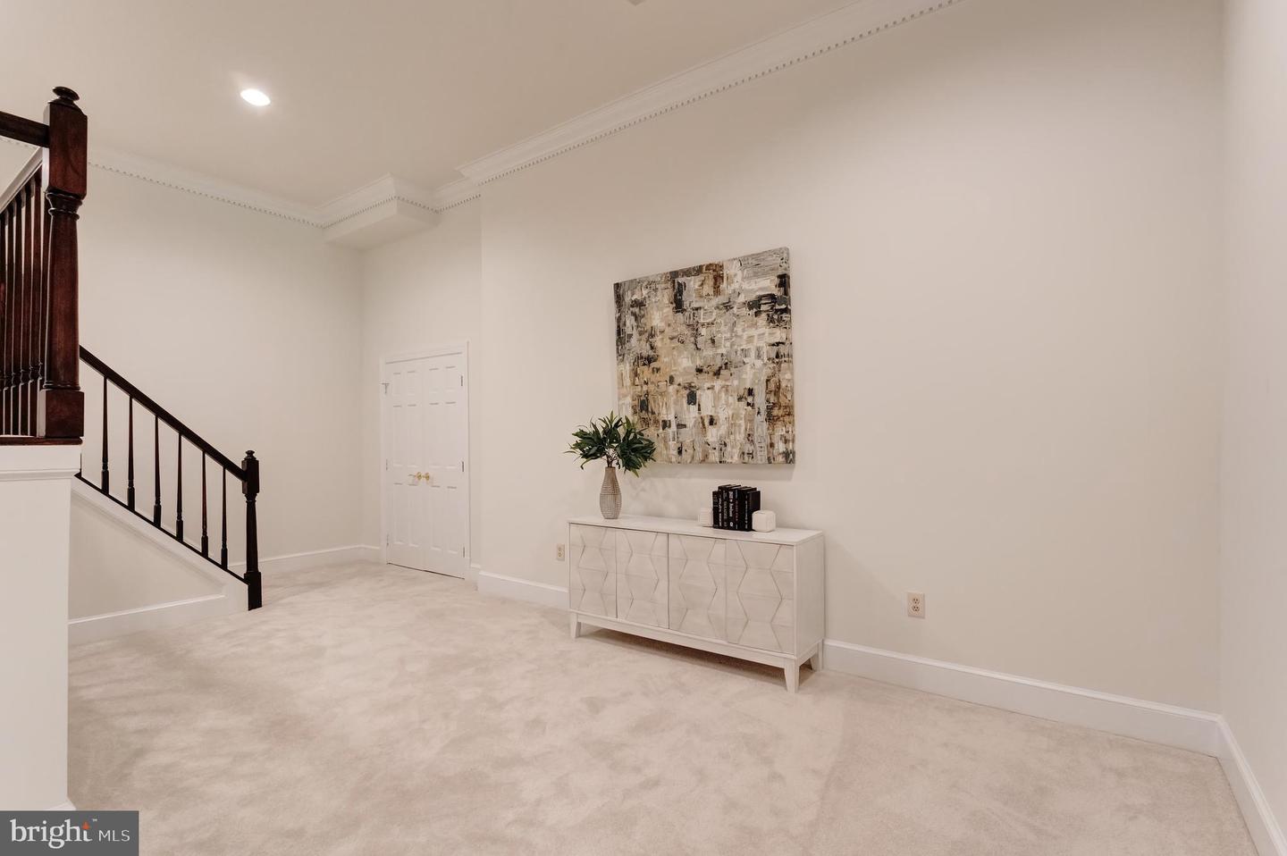 250 GOLDEN WOODS CT, GREAT FALLS, Virginia 22066, 5 Bedrooms Bedrooms, ,4 BathroomsBathrooms,Residential,For sale,250 GOLDEN WOODS CT,VAFX2253842 MLS # VAFX2253842