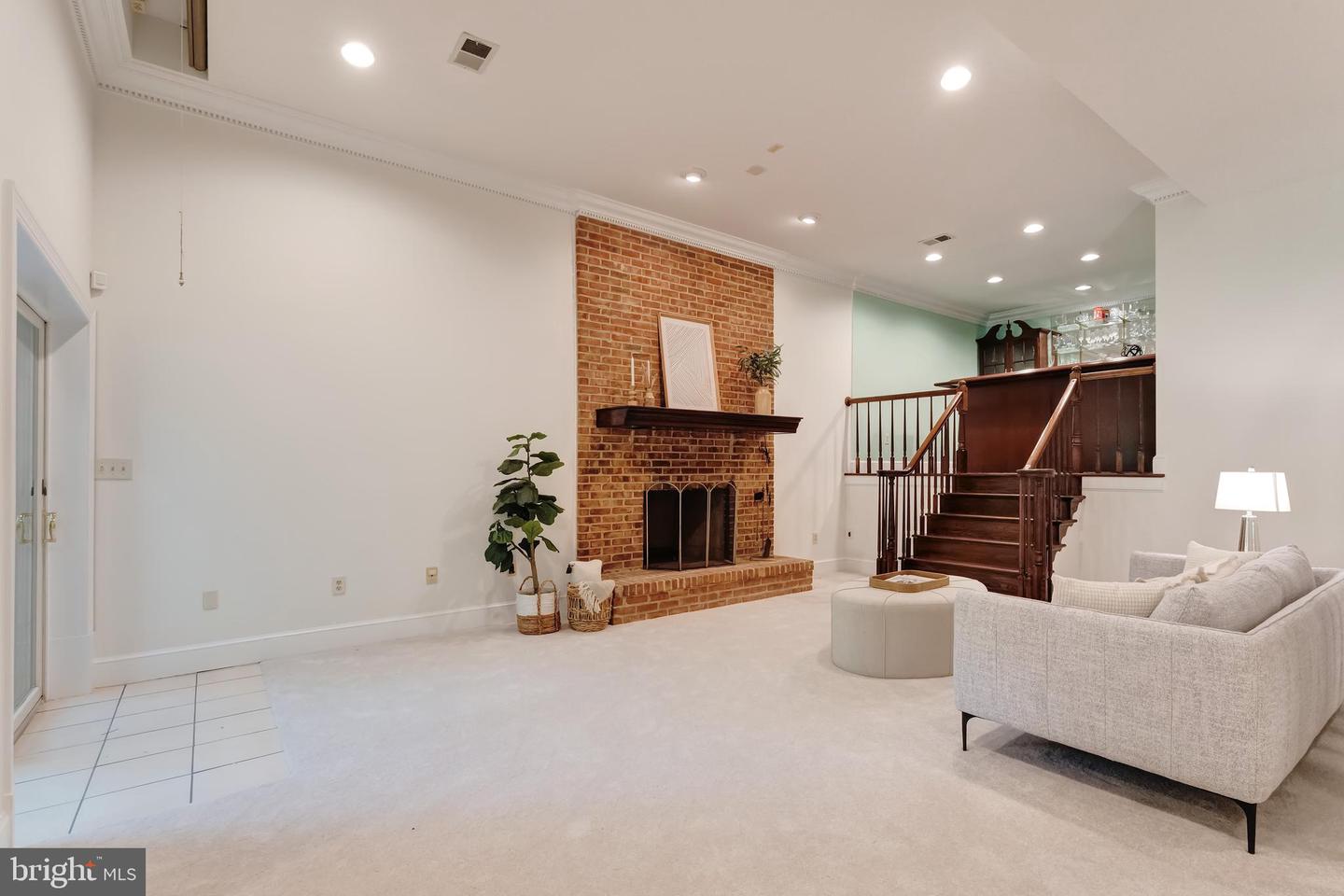 250 GOLDEN WOODS CT, GREAT FALLS, Virginia 22066, 5 Bedrooms Bedrooms, ,4 BathroomsBathrooms,Residential,For sale,250 GOLDEN WOODS CT,VAFX2253842 MLS # VAFX2253842