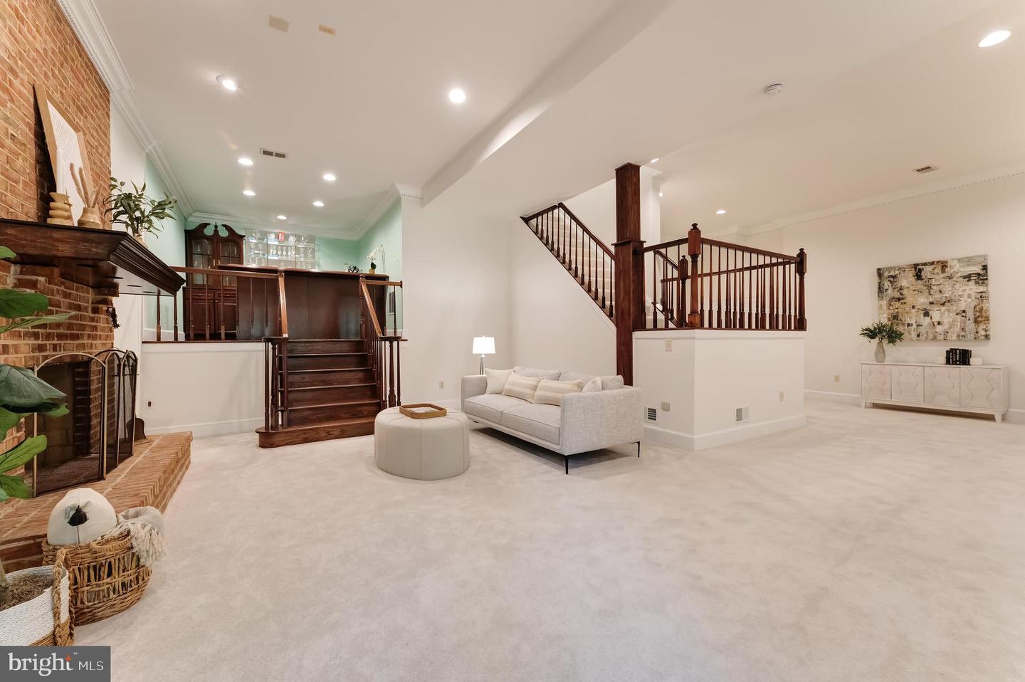 250 GOLDEN WOODS CT, GREAT FALLS, Virginia 22066, 5 Bedrooms Bedrooms, ,4 BathroomsBathrooms,Residential,For sale,250 GOLDEN WOODS CT,VAFX2253842 MLS # VAFX2253842