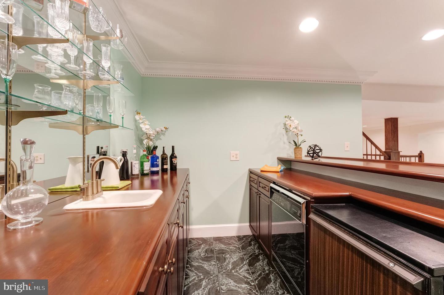 250 GOLDEN WOODS CT, GREAT FALLS, Virginia 22066, 5 Bedrooms Bedrooms, ,4 BathroomsBathrooms,Residential,For sale,250 GOLDEN WOODS CT,VAFX2253842 MLS # VAFX2253842