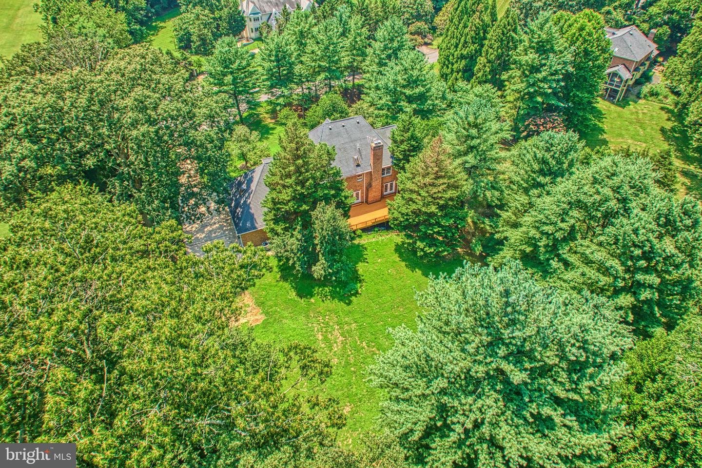 250 GOLDEN WOODS CT, GREAT FALLS, Virginia 22066, 5 Bedrooms Bedrooms, ,4 BathroomsBathrooms,Residential,For sale,250 GOLDEN WOODS CT,VAFX2253842 MLS # VAFX2253842