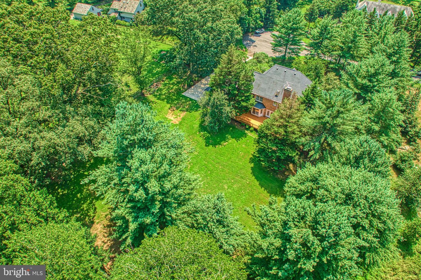 250 GOLDEN WOODS CT, GREAT FALLS, Virginia 22066, 5 Bedrooms Bedrooms, ,4 BathroomsBathrooms,Residential,For sale,250 GOLDEN WOODS CT,VAFX2253842 MLS # VAFX2253842