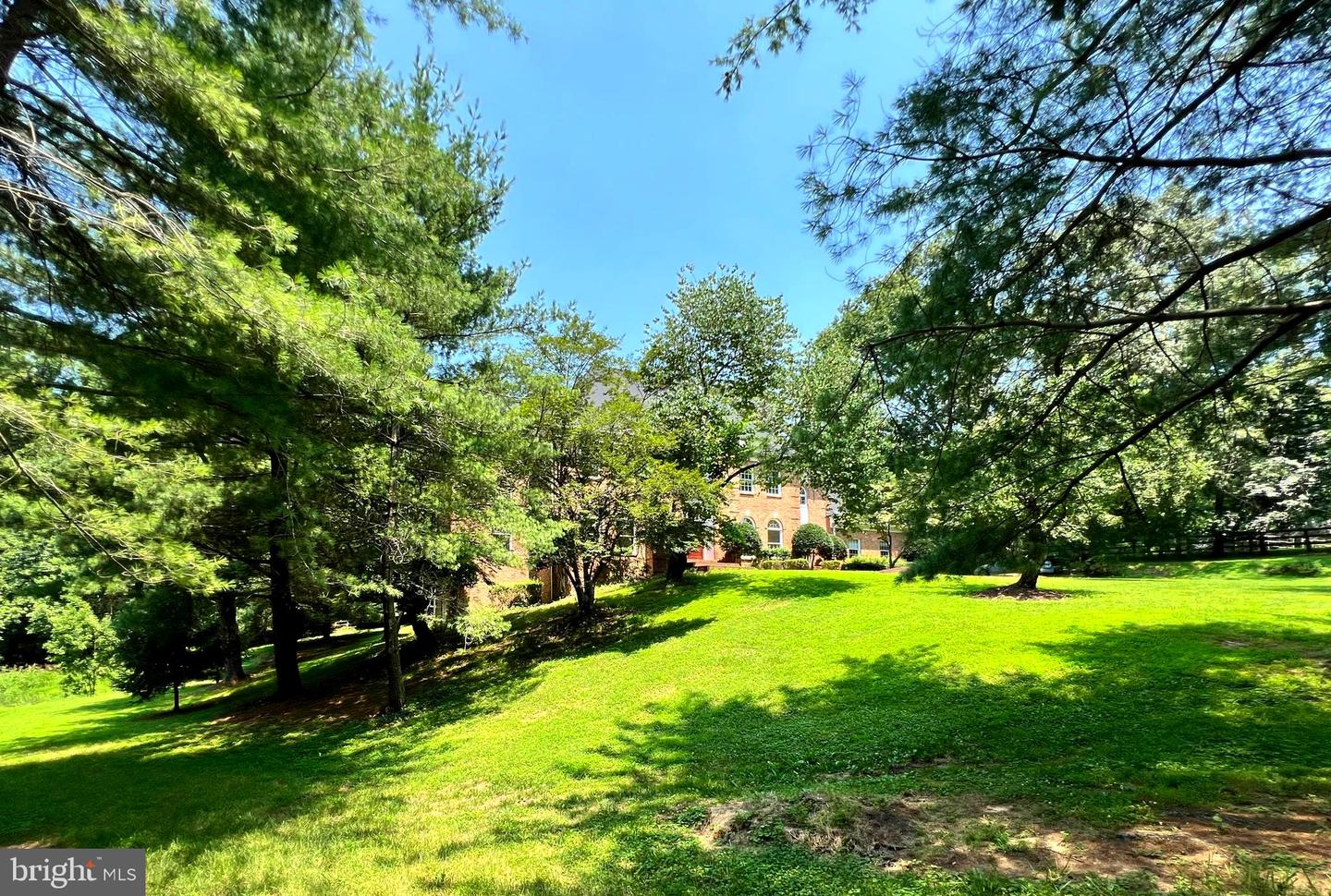 250 GOLDEN WOODS CT, GREAT FALLS, Virginia 22066, 5 Bedrooms Bedrooms, ,4 BathroomsBathrooms,Residential,For sale,250 GOLDEN WOODS CT,VAFX2253842 MLS # VAFX2253842