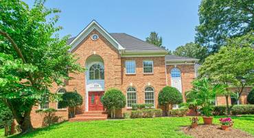 250 GOLDEN WOODS CT, GREAT FALLS, Virginia 22066, 5 Bedrooms Bedrooms, ,4 BathroomsBathrooms,Residential,For sale,250 GOLDEN WOODS CT,VAFX2253842 MLS # VAFX2253842