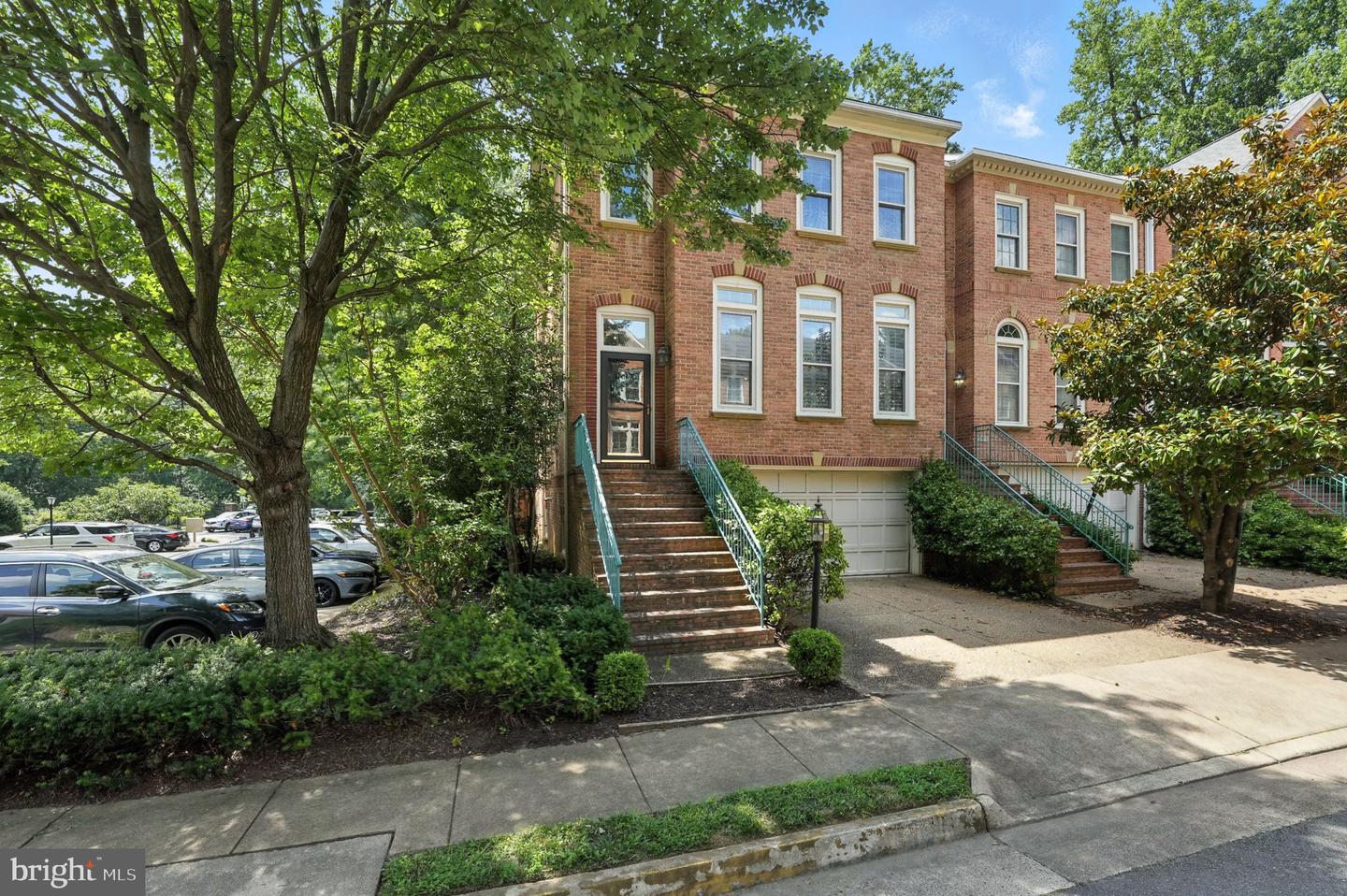 7576 CHRISLAND CV, FALLS CHURCH, Virginia 22042, 3 Bedrooms Bedrooms, ,3 BathroomsBathrooms,Residential,For sale,7576 CHRISLAND CV,VAFX2254304 MLS # VAFX2254304