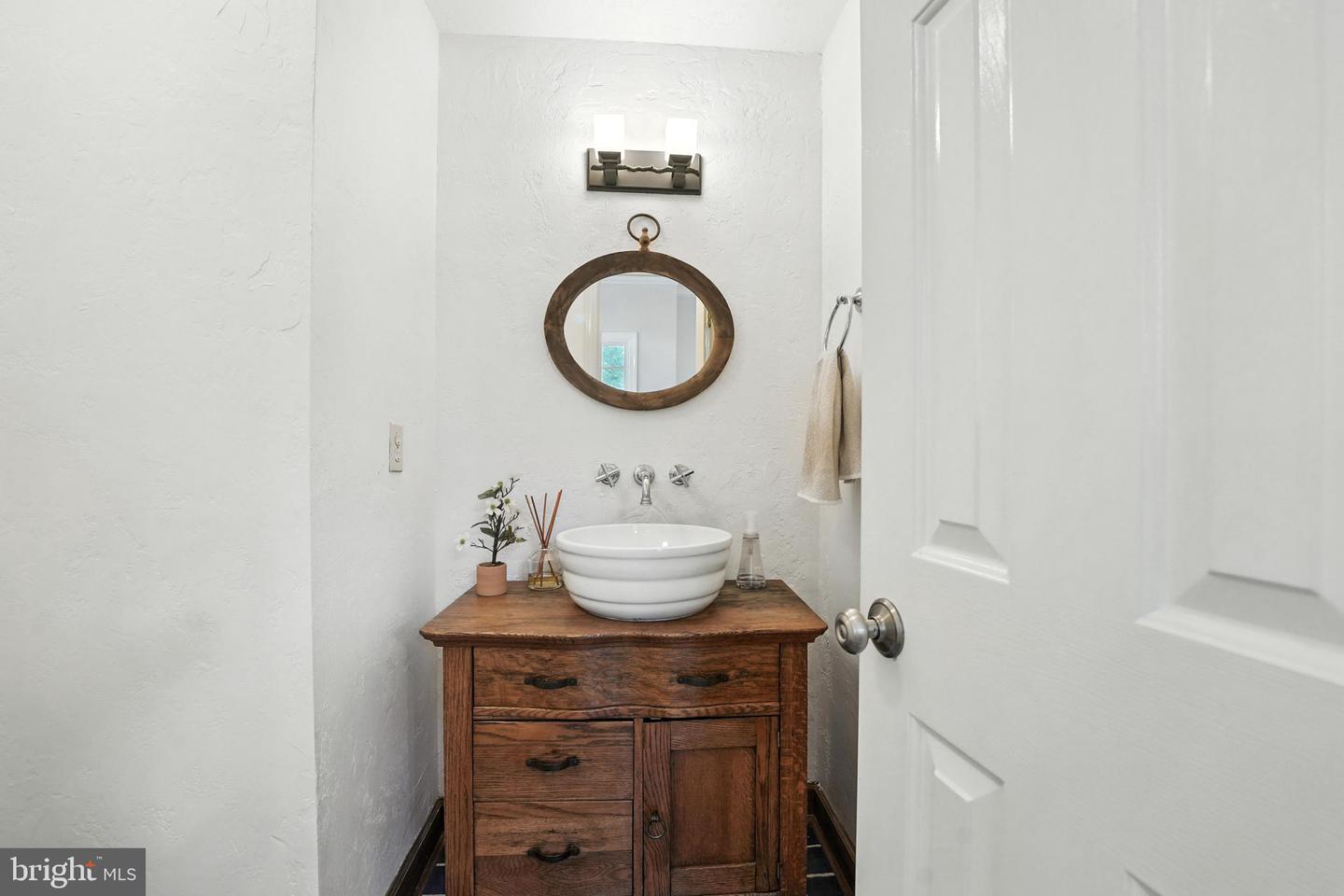 7576 CHRISLAND CV, FALLS CHURCH, Virginia 22042, 3 Bedrooms Bedrooms, ,3 BathroomsBathrooms,Residential,For sale,7576 CHRISLAND CV,VAFX2254304 MLS # VAFX2254304