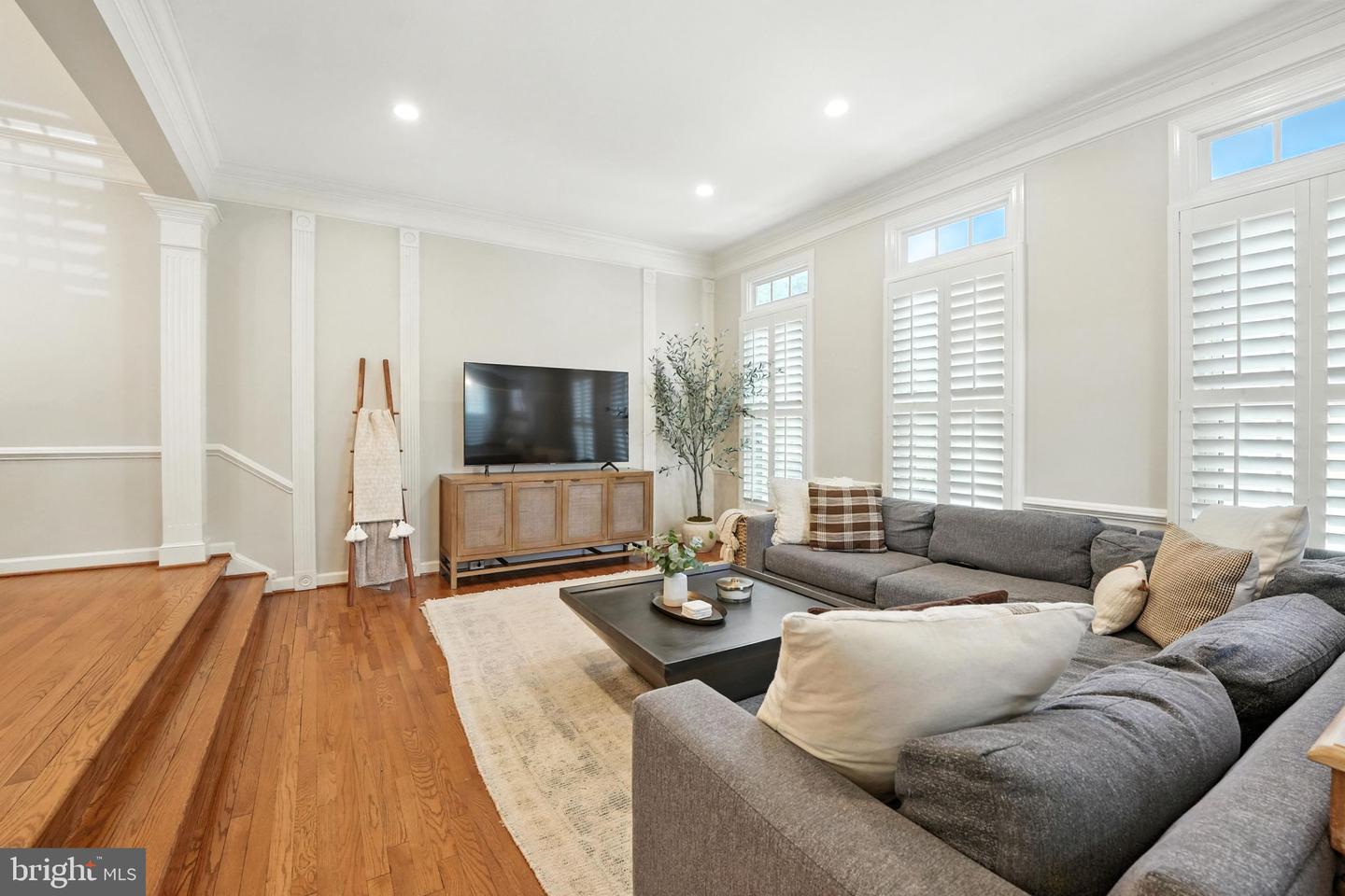 7576 CHRISLAND CV, FALLS CHURCH, Virginia 22042, 3 Bedrooms Bedrooms, ,3 BathroomsBathrooms,Residential,For sale,7576 CHRISLAND CV,VAFX2254304 MLS # VAFX2254304