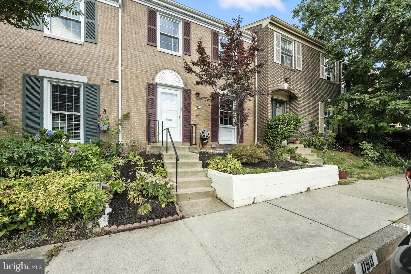 7247 RESERVOIR RD, SPRINGFIELD, Virginia 22150, 3 Bedrooms Bedrooms, ,3 BathroomsBathrooms,Residential,For sale,7247 RESERVOIR RD,VAFX2254480 MLS # VAFX2254480
