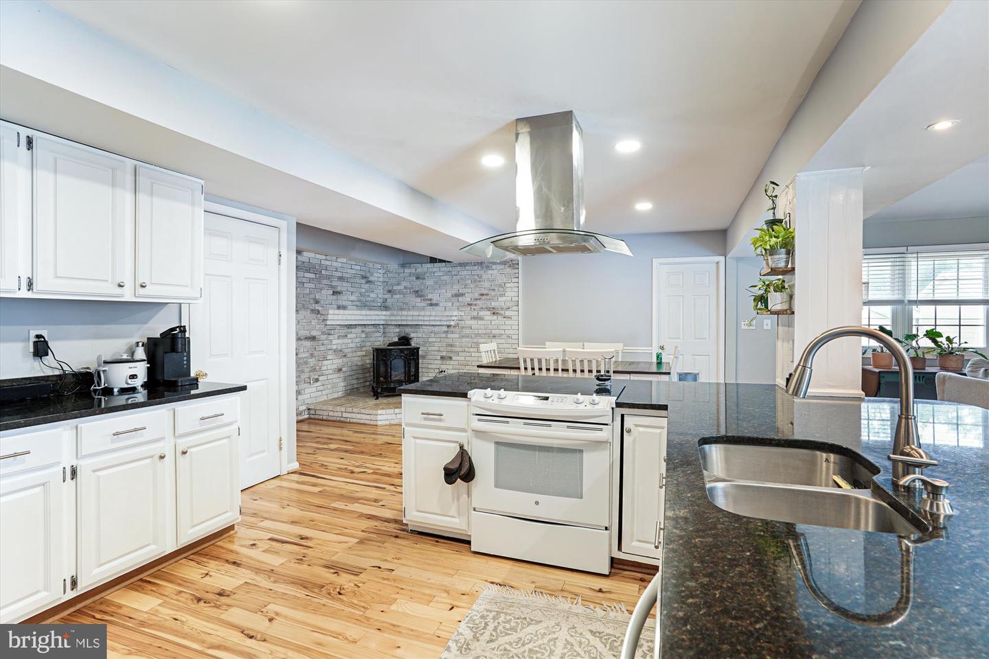 4219 HIGH RIDGE RD, HAYMARKET, Virginia 20169, 4 Bedrooms Bedrooms, 7 Rooms Rooms,2 BathroomsBathrooms,Residential,For sale,4219 HIGH RIDGE RD,VAPW2098868 MLS # VAPW2098868