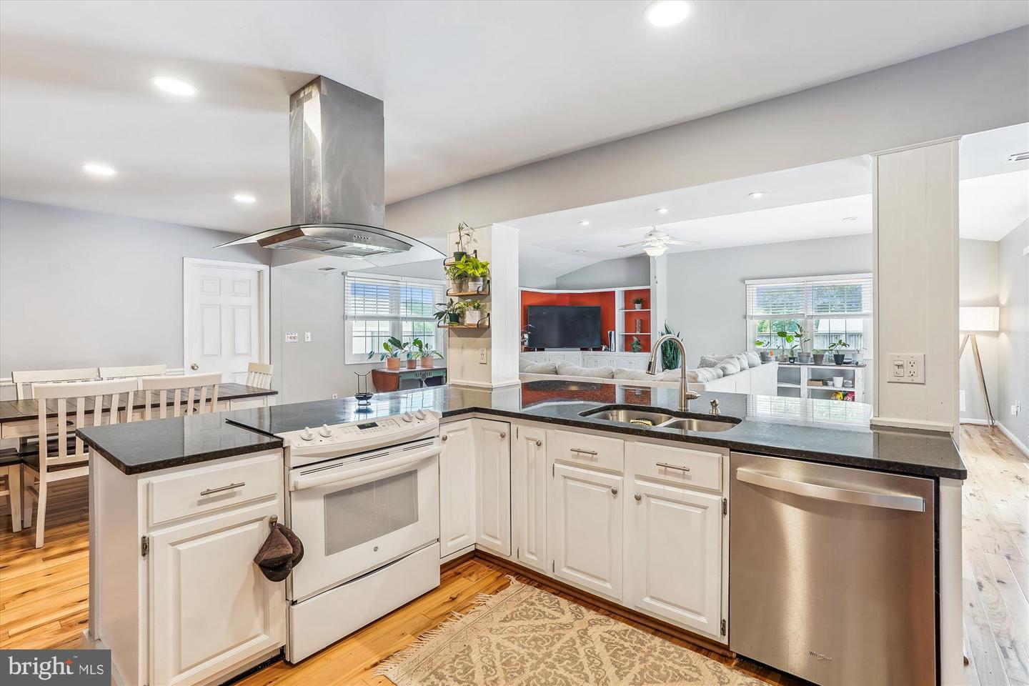 4219 HIGH RIDGE RD, HAYMARKET, Virginia 20169, 4 Bedrooms Bedrooms, 7 Rooms Rooms,2 BathroomsBathrooms,Residential,For sale,4219 HIGH RIDGE RD,VAPW2098868 MLS # VAPW2098868