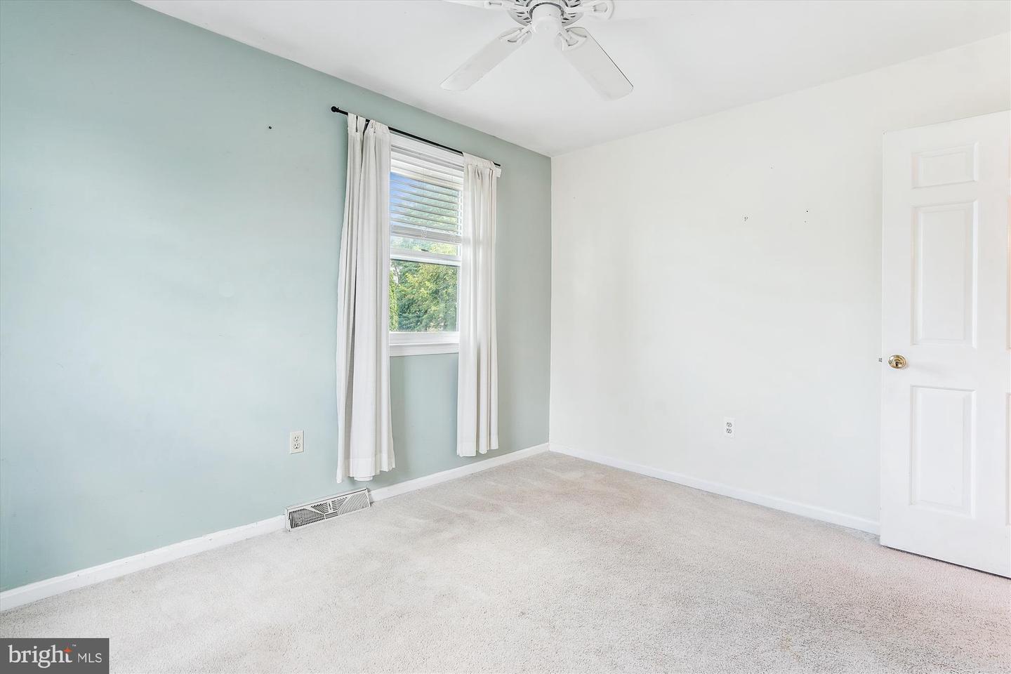 4219 HIGH RIDGE RD, HAYMARKET, Virginia 20169, 4 Bedrooms Bedrooms, 7 Rooms Rooms,2 BathroomsBathrooms,Residential,For sale,4219 HIGH RIDGE RD,VAPW2098868 MLS # VAPW2098868