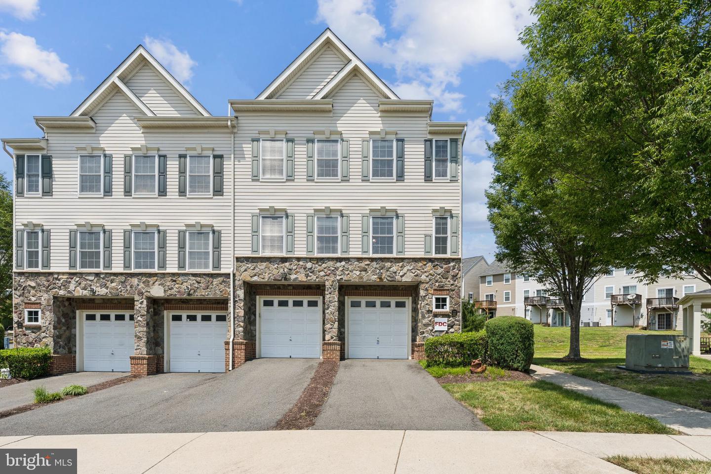 2807 CHINKAPIN OAK LN, WOODBRIDGE, Virginia 22191, 3 Bedrooms Bedrooms, ,2 BathroomsBathrooms,Residential,For sale,2807 CHINKAPIN OAK LN,VAPW2098904 MLS # VAPW2098904