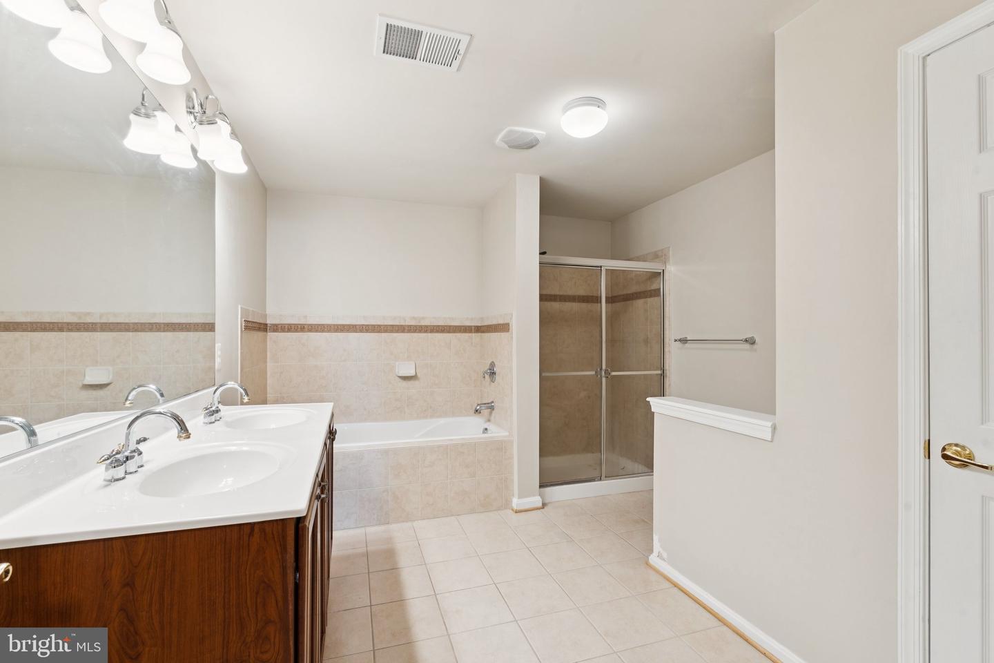 2807 CHINKAPIN OAK LN, WOODBRIDGE, Virginia 22191, 3 Bedrooms Bedrooms, ,2 BathroomsBathrooms,Residential,For sale,2807 CHINKAPIN OAK LN,VAPW2098904 MLS # VAPW2098904