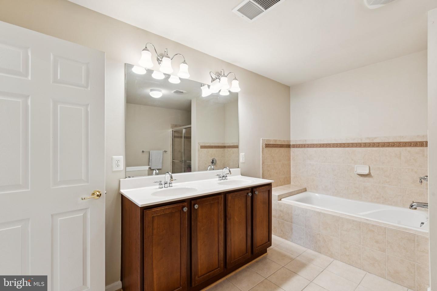 2807 CHINKAPIN OAK LN, WOODBRIDGE, Virginia 22191, 3 Bedrooms Bedrooms, ,2 BathroomsBathrooms,Residential,For sale,2807 CHINKAPIN OAK LN,VAPW2098904 MLS # VAPW2098904