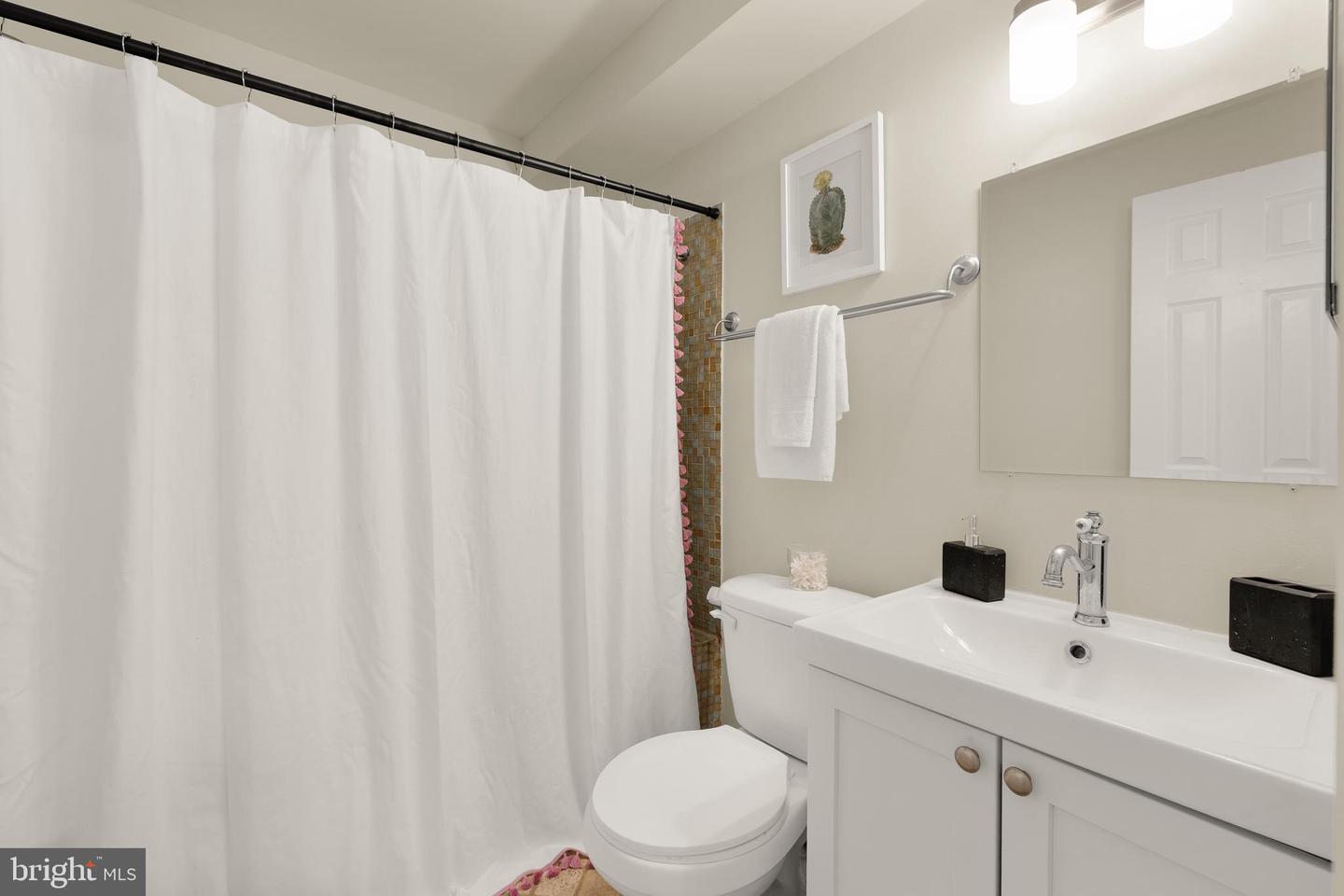 1458-FAIRMONT NW FAIRMONT ST NW #4, WASHINGTON, District Of Columbia 20009, 2 Bedrooms Bedrooms, ,1 BathroomBathrooms,Residential,For sale,1458-FAIRMONT NW FAIRMONT ST NW #4,DCDC2209730 MLS # DCDC2209730