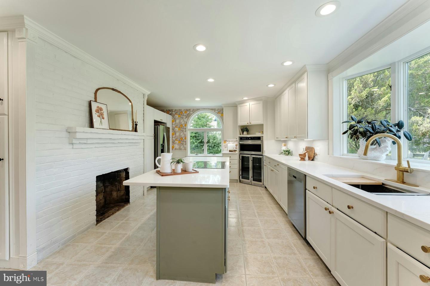 120 W COLONIAL HWY, HAMILTON, Virginia 20158, 3 Bedrooms Bedrooms, ,4 BathroomsBathrooms,Residential,For sale,120 W COLONIAL HWY,VALO2102298 MLS # VALO2102298