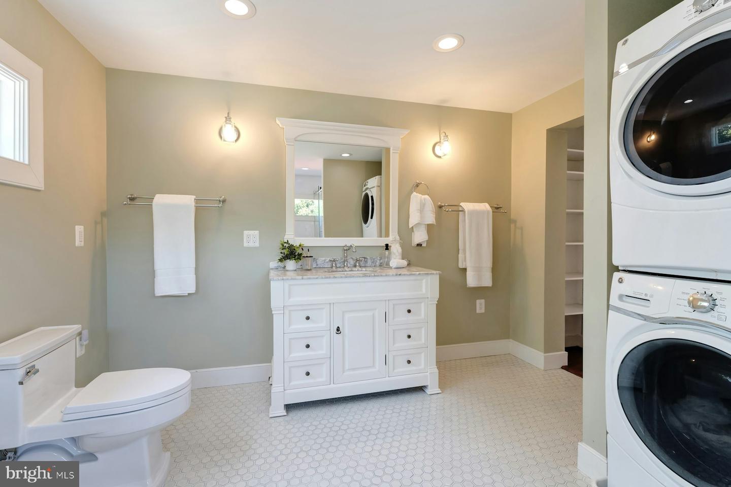 120 W COLONIAL HWY, HAMILTON, Virginia 20158, 3 Bedrooms Bedrooms, ,4 BathroomsBathrooms,Residential,For sale,120 W COLONIAL HWY,VALO2102298 MLS # VALO2102298