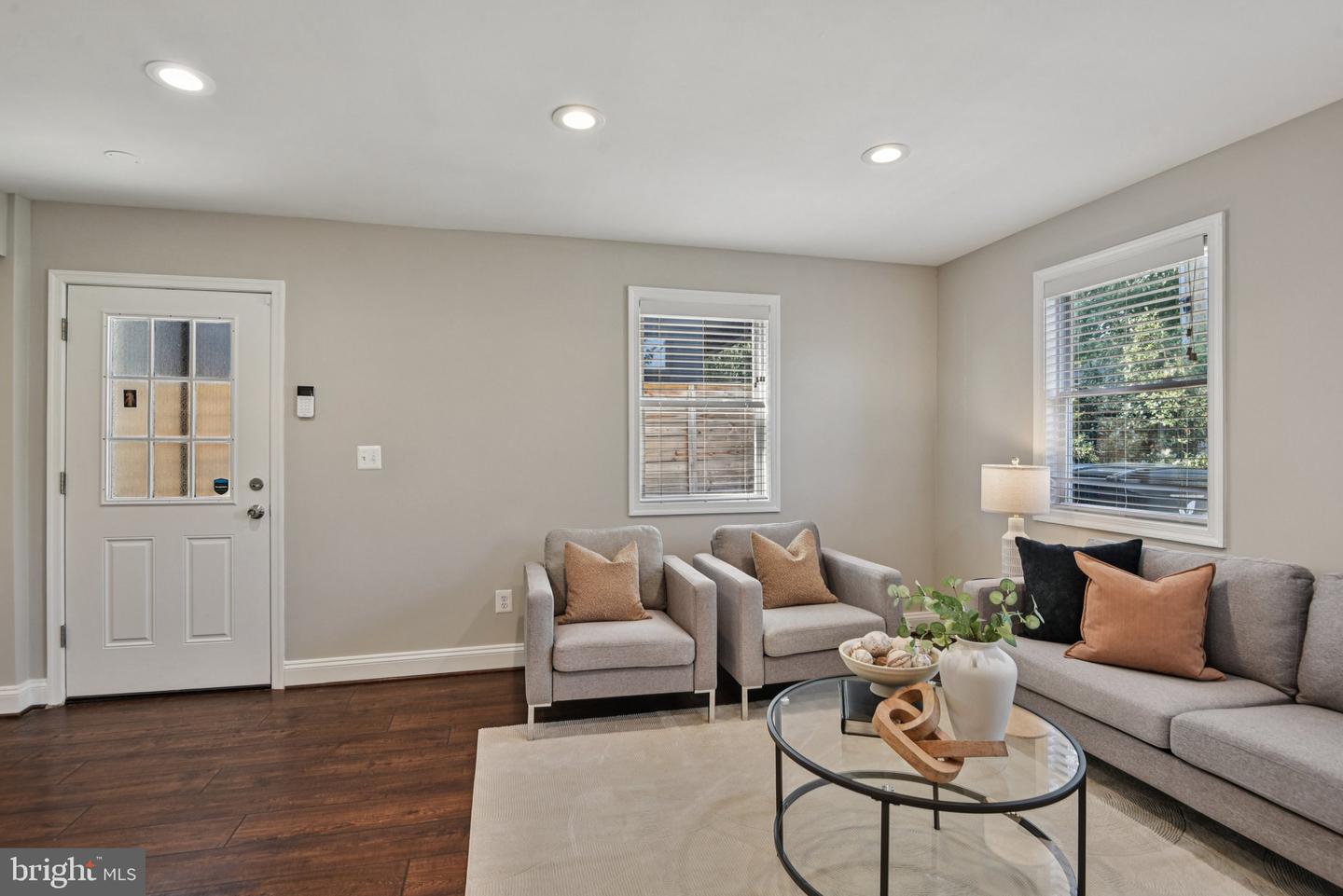 2137 S OXFORD ST, ARLINGTON, Virginia 22204, 3 Bedrooms Bedrooms, ,2 BathroomsBathrooms,Residential,For sale,2137 S OXFORD ST,VAAR2060900 MLS # VAAR2060900