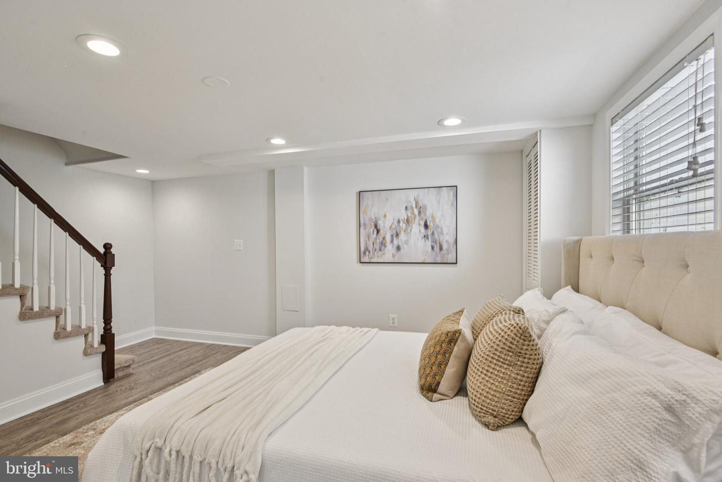 2137 S OXFORD ST, ARLINGTON, Virginia 22204, 3 Bedrooms Bedrooms, ,2 BathroomsBathrooms,Residential,For sale,2137 S OXFORD ST,VAAR2060900 MLS # VAAR2060900