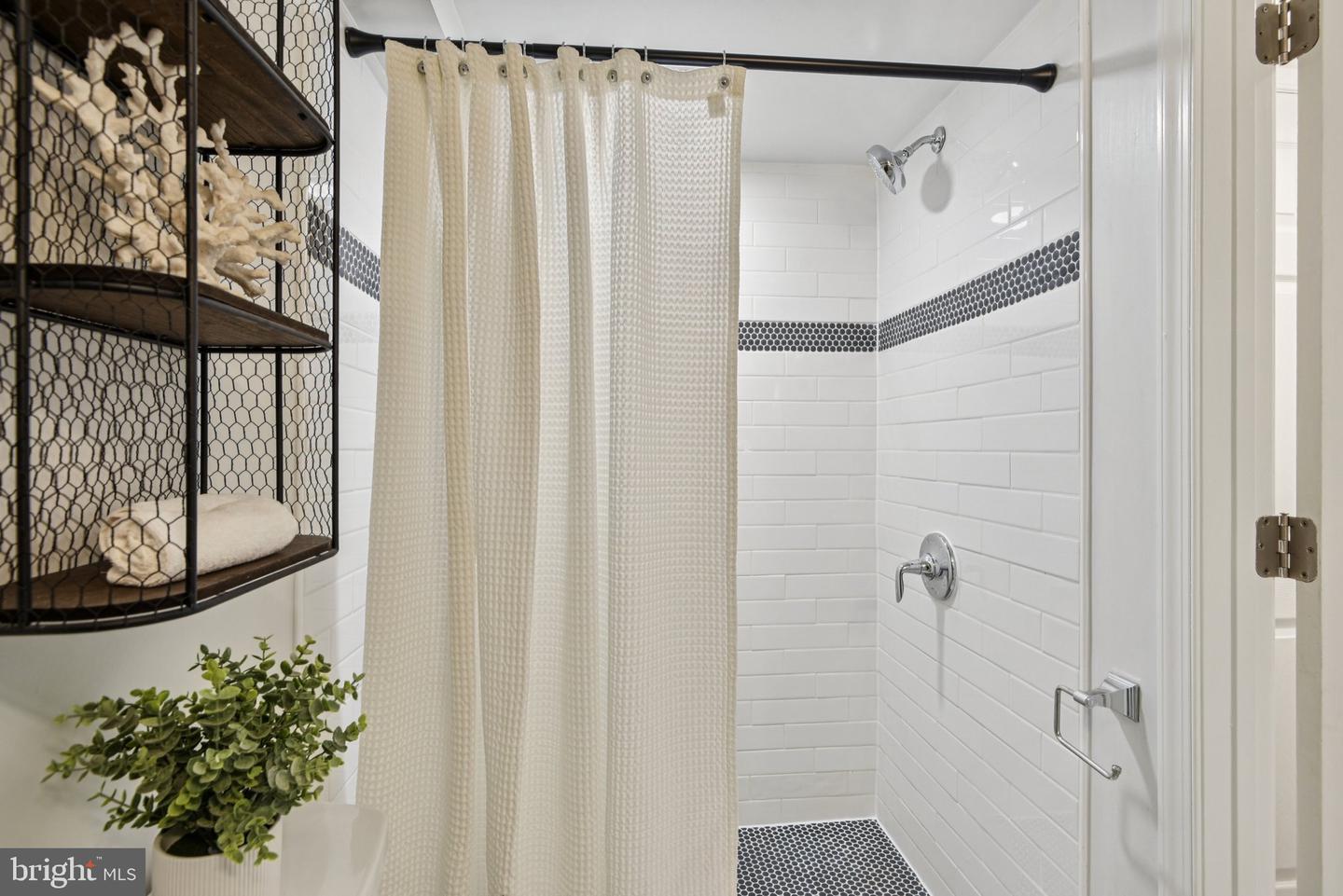 2137 S OXFORD ST, ARLINGTON, Virginia 22204, 3 Bedrooms Bedrooms, ,2 BathroomsBathrooms,Residential,For sale,2137 S OXFORD ST,VAAR2060900 MLS # VAAR2060900