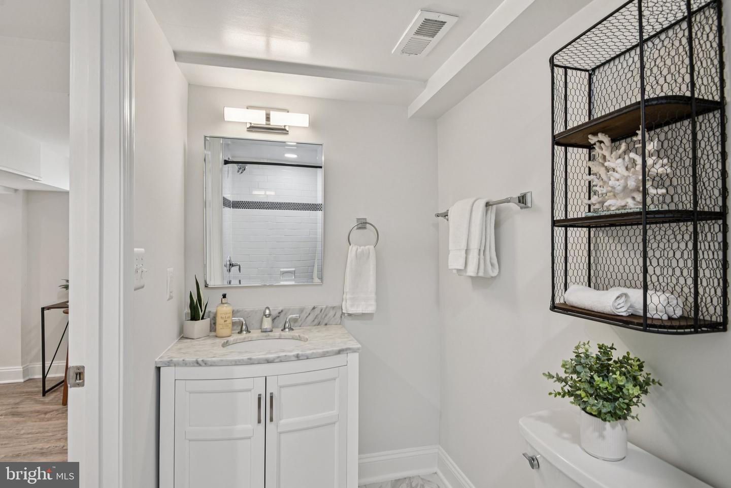 2137 S OXFORD ST, ARLINGTON, Virginia 22204, 3 Bedrooms Bedrooms, ,2 BathroomsBathrooms,Residential,For sale,2137 S OXFORD ST,VAAR2060900 MLS # VAAR2060900