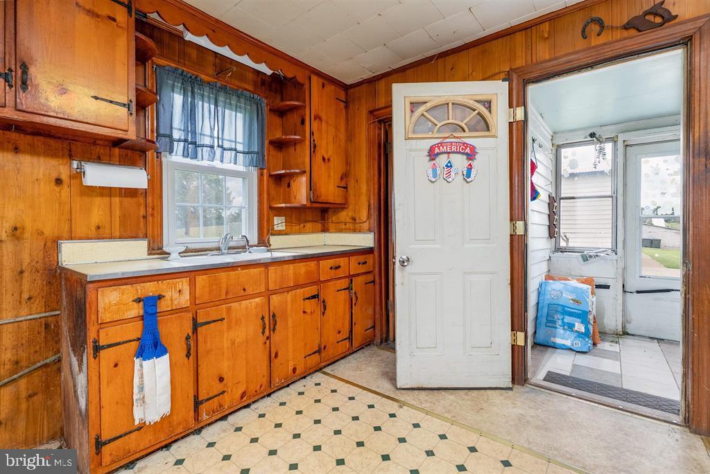 2199 BARRENRIDGE RD, STAUNTON, Virginia 24401, 4 Bedrooms Bedrooms, ,1 BathroomBathrooms,Residential,For sale,2199 BARRENRIDGE RD,VAAG2002634 MLS # VAAG2002634