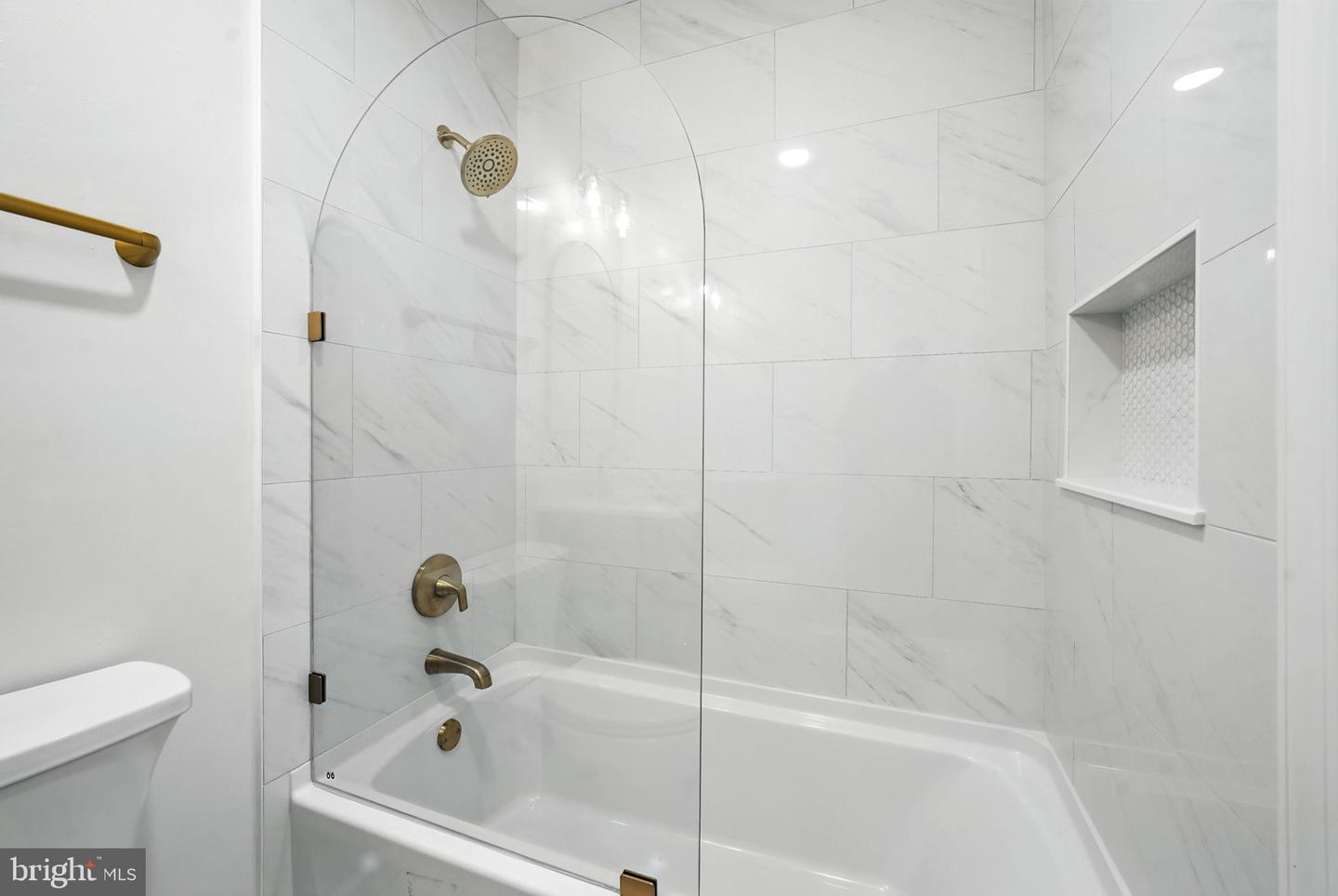 3814 PERSIMMON CIR, FAIRFAX, Virginia 22031, 2 Bedrooms Bedrooms, ,2 BathroomsBathrooms,Residential,For sale,3814 PERSIMMON CIR,VAFX2256626 MLS # VAFX2256626