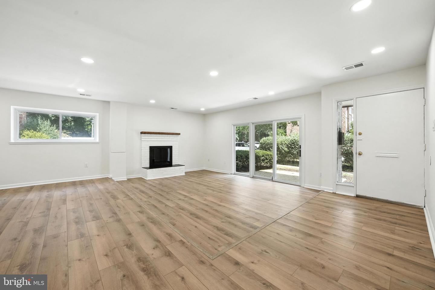 3814 PERSIMMON CIR, FAIRFAX, Virginia 22031, 2 Bedrooms Bedrooms, ,2 BathroomsBathrooms,Residential,For sale,3814 PERSIMMON CIR,VAFX2256626 MLS # VAFX2256626