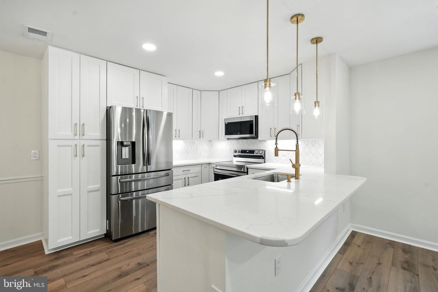3814 PERSIMMON CIR, FAIRFAX, Virginia 22031, 2 Bedrooms Bedrooms, ,2 BathroomsBathrooms,Residential,For sale,3814 PERSIMMON CIR,VAFX2256626 MLS # VAFX2256626