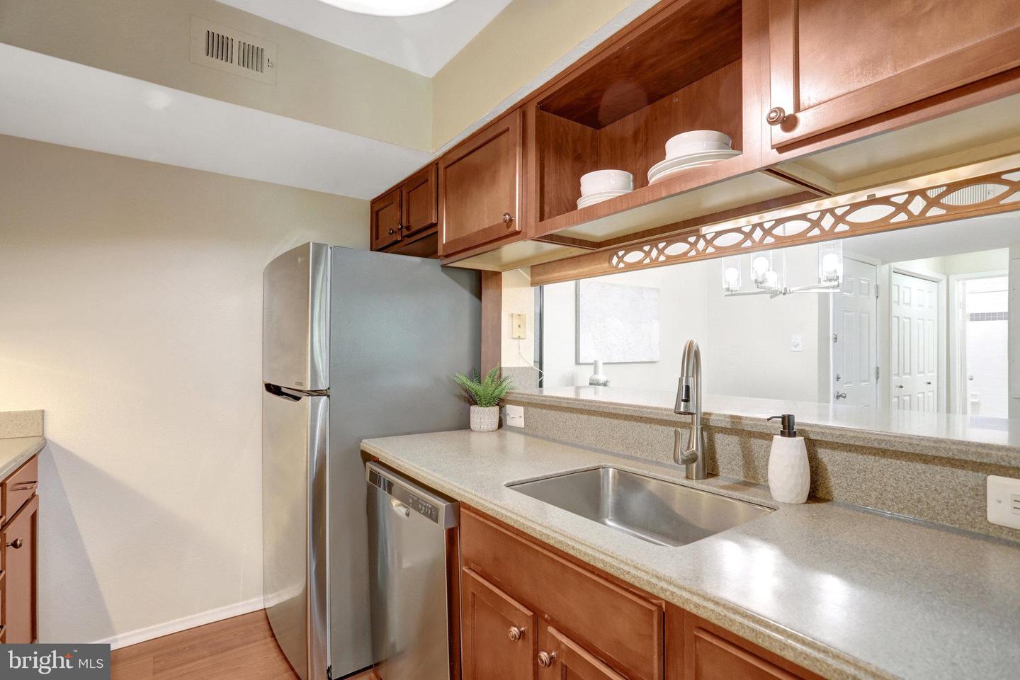 3315 WYNDHAM CIR #2235, ALEXANDRIA, Virginia 22302, 2 Bedrooms Bedrooms, ,2 BathroomsBathrooms,Residential,For sale,3315 WYNDHAM CIR #2235,VAAX2047698 MLS # VAAX2047698