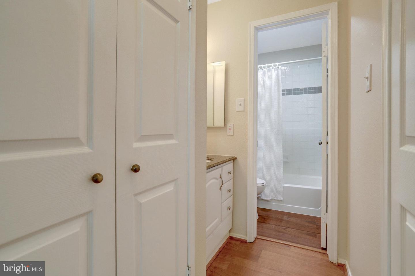 3315 WYNDHAM CIR #2235, ALEXANDRIA, Virginia 22302, 2 Bedrooms Bedrooms, ,2 BathroomsBathrooms,Residential,For sale,3315 WYNDHAM CIR #2235,VAAX2047698 MLS # VAAX2047698
