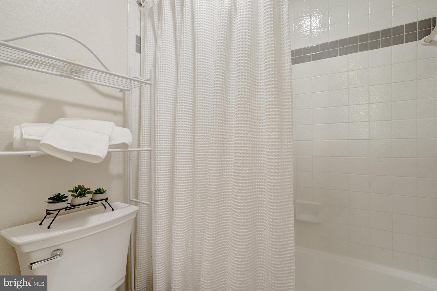 3315 WYNDHAM CIR #2235, ALEXANDRIA, Virginia 22302, 2 Bedrooms Bedrooms, ,2 BathroomsBathrooms,Residential,For sale,3315 WYNDHAM CIR #2235,VAAX2047698 MLS # VAAX2047698