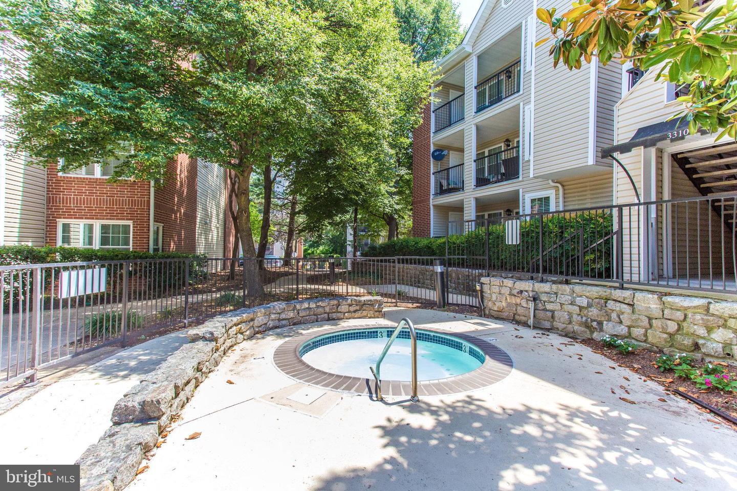 3315 WYNDHAM CIR #2235, ALEXANDRIA, Virginia 22302, 2 Bedrooms Bedrooms, ,2 BathroomsBathrooms,Residential,For sale,3315 WYNDHAM CIR #2235,VAAX2047698 MLS # VAAX2047698