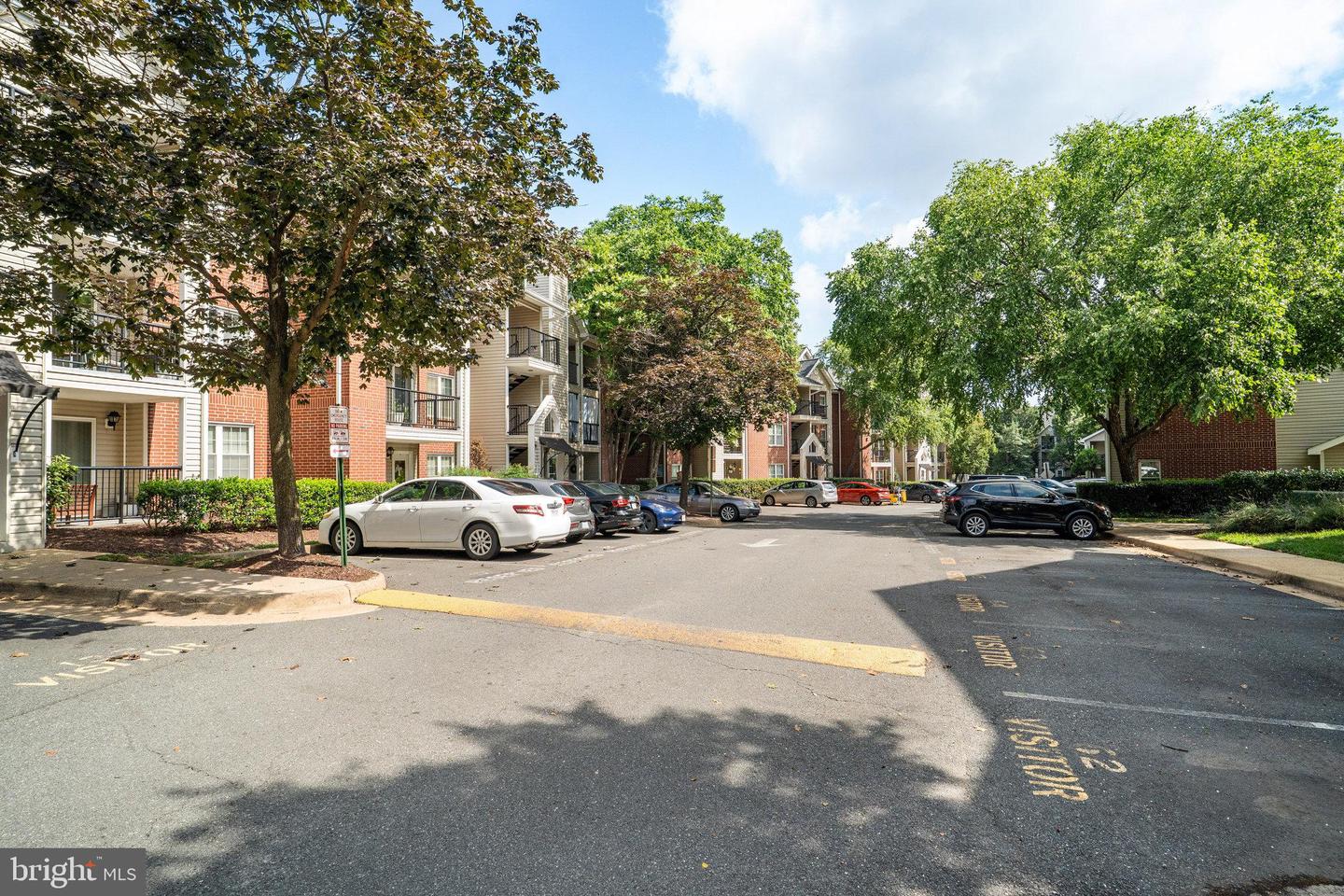 3315 WYNDHAM CIR #2235, ALEXANDRIA, Virginia 22302, 2 Bedrooms Bedrooms, ,2 BathroomsBathrooms,Residential,For sale,3315 WYNDHAM CIR #2235,VAAX2047698 MLS # VAAX2047698