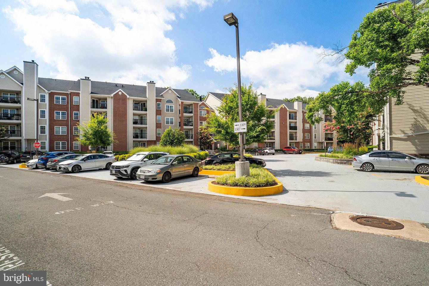 3315 WYNDHAM CIR #2235, ALEXANDRIA, Virginia 22302, 2 Bedrooms Bedrooms, ,2 BathroomsBathrooms,Residential,For sale,3315 WYNDHAM CIR #2235,VAAX2047698 MLS # VAAX2047698