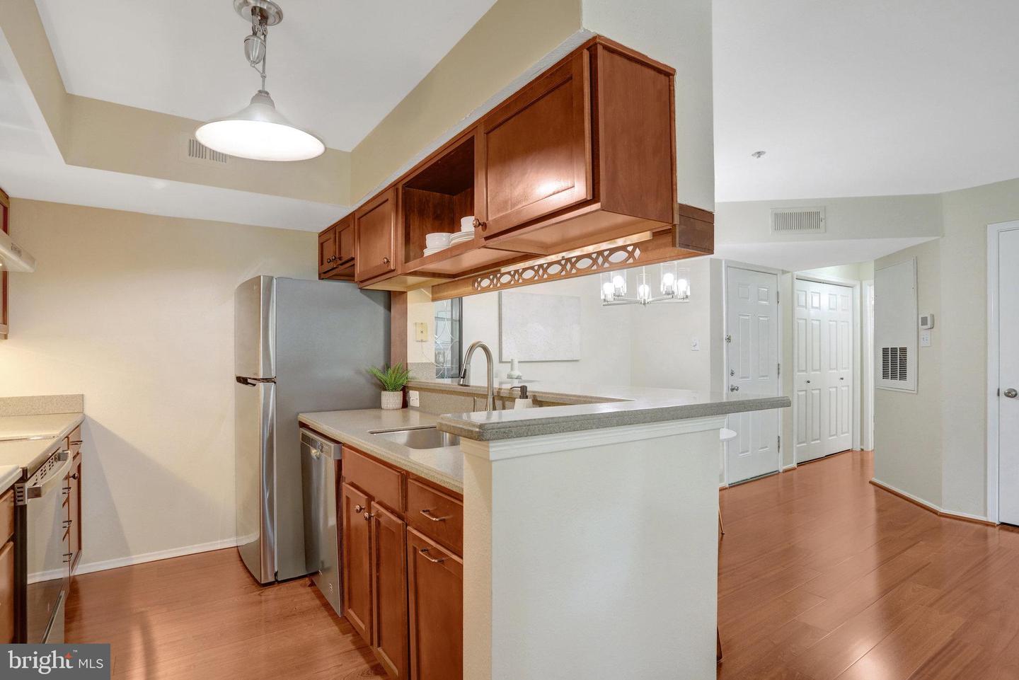 3315 WYNDHAM CIR #2235, ALEXANDRIA, Virginia 22302, 2 Bedrooms Bedrooms, ,2 BathroomsBathrooms,Residential,For sale,3315 WYNDHAM CIR #2235,VAAX2047698 MLS # VAAX2047698