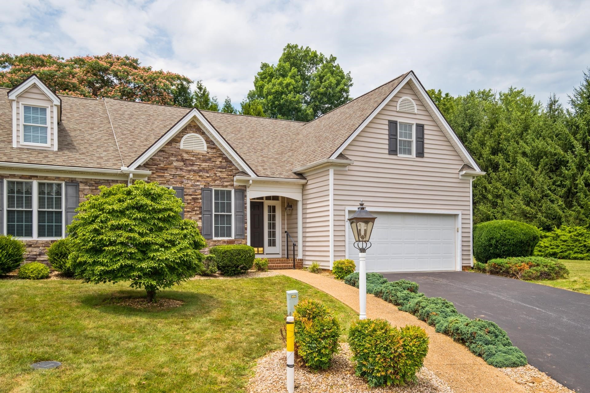 3 BUCKINGHAM COMMON, WAYNESBORO, Virginia 22980, 3 Bedrooms Bedrooms, ,2 BathroomsBathrooms,Residential,3 BUCKINGHAM COMMON,667274 MLS # 667274