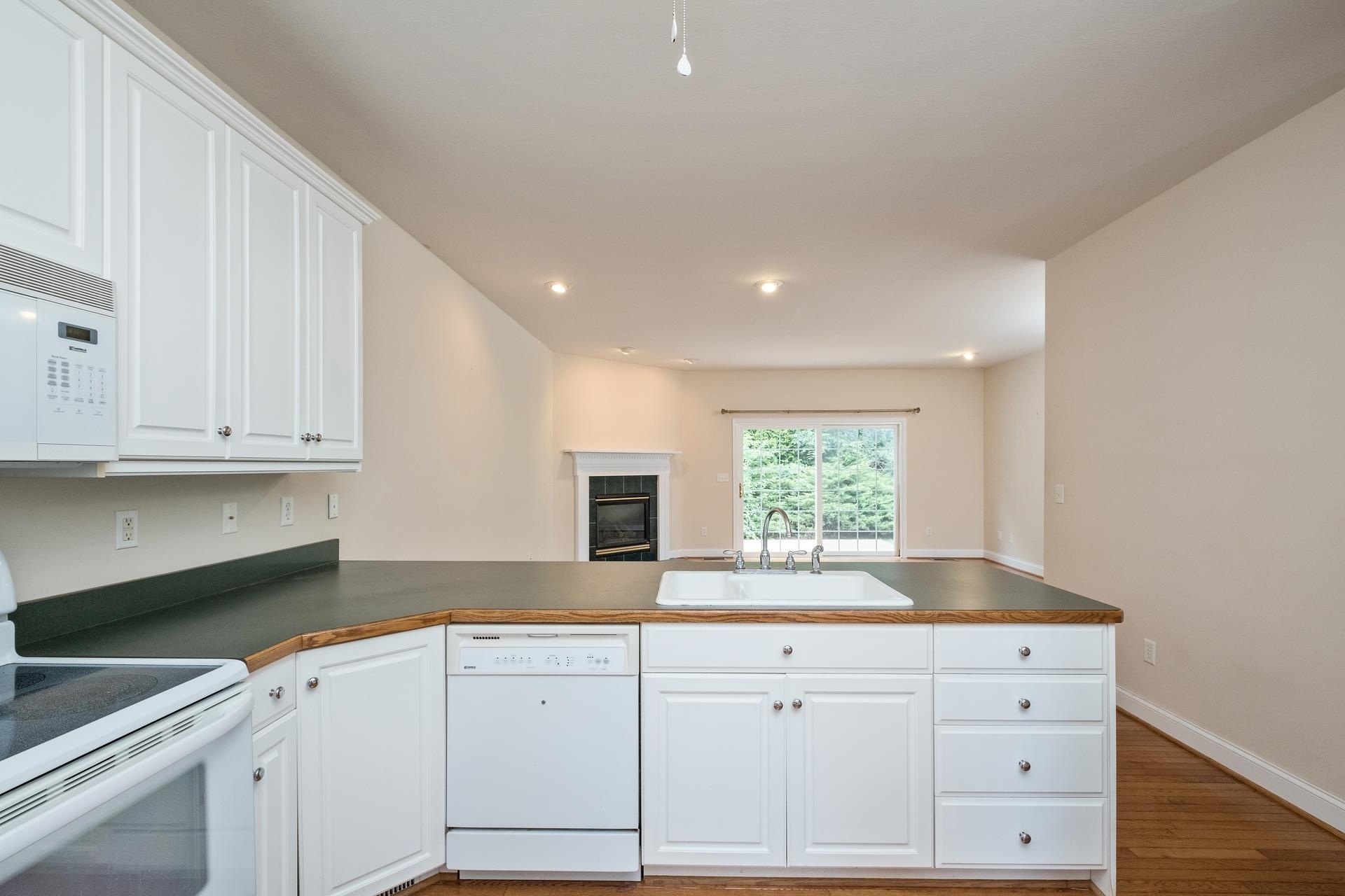 3 BUCKINGHAM COMMON, WAYNESBORO, Virginia 22980, 3 Bedrooms Bedrooms, ,2 BathroomsBathrooms,Residential,3 BUCKINGHAM COMMON,667274 MLS # 667274