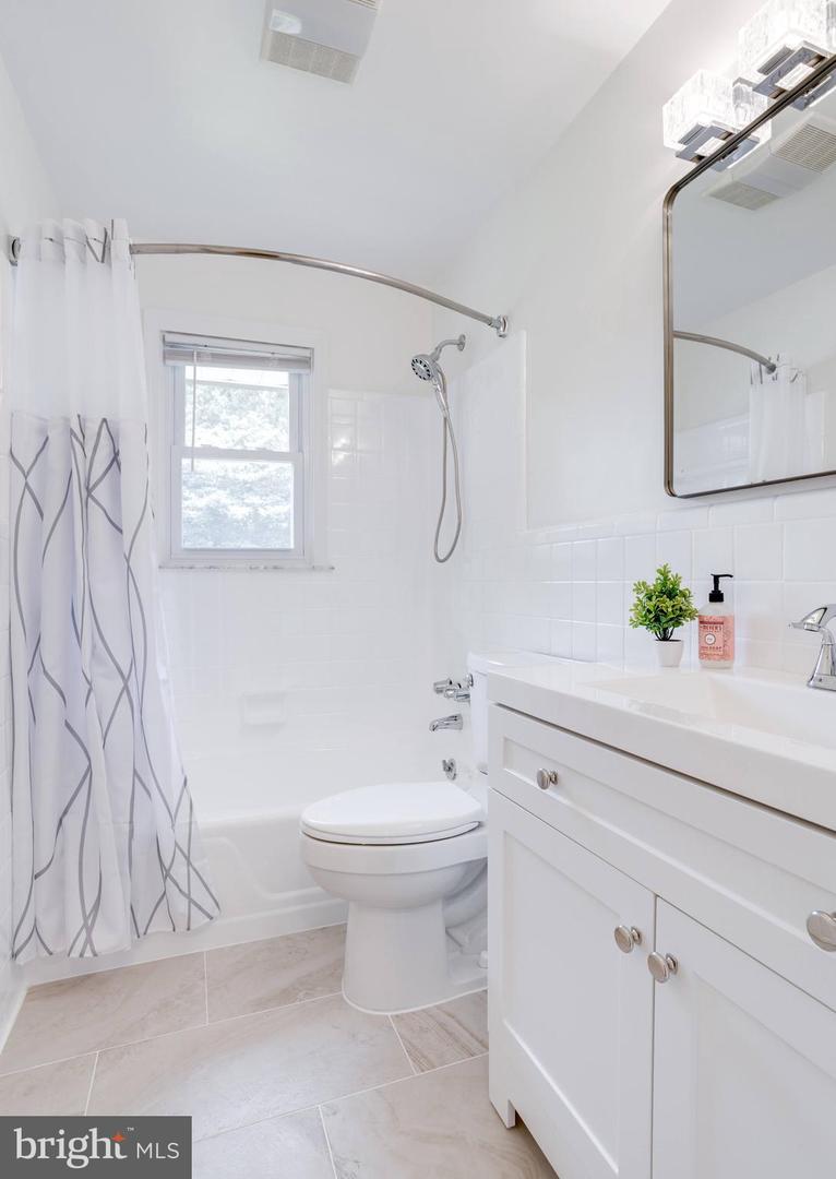 5039 PRESTWICK DR, FAIRFAX, Virginia 22030, 4 Bedrooms Bedrooms, ,3 BathroomsBathrooms,Residential,For sale,5039 PRESTWICK DR,VAFX2257362 MLS # VAFX2257362